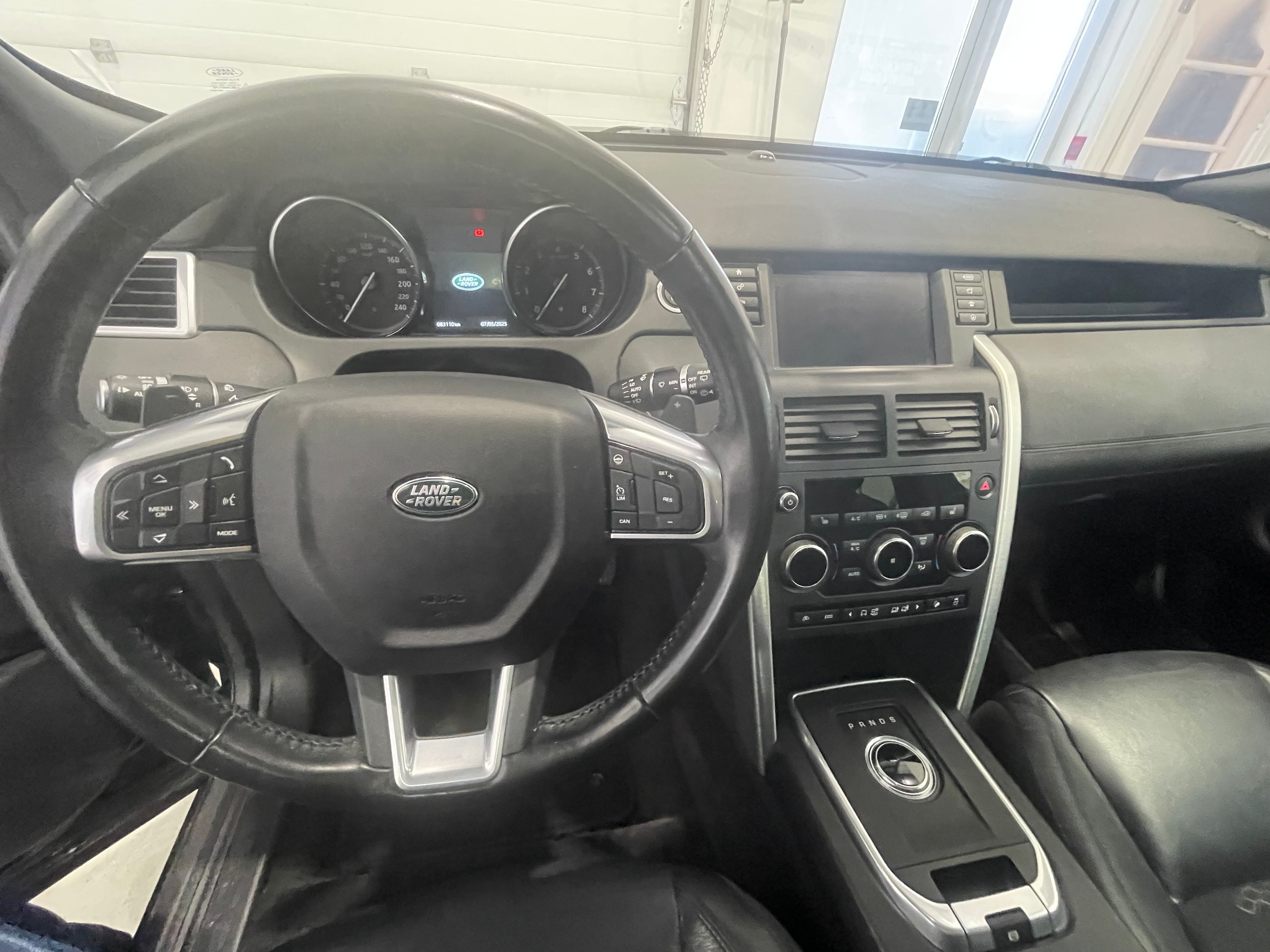 Land Rover Discovery Sport 2017 - Image 24