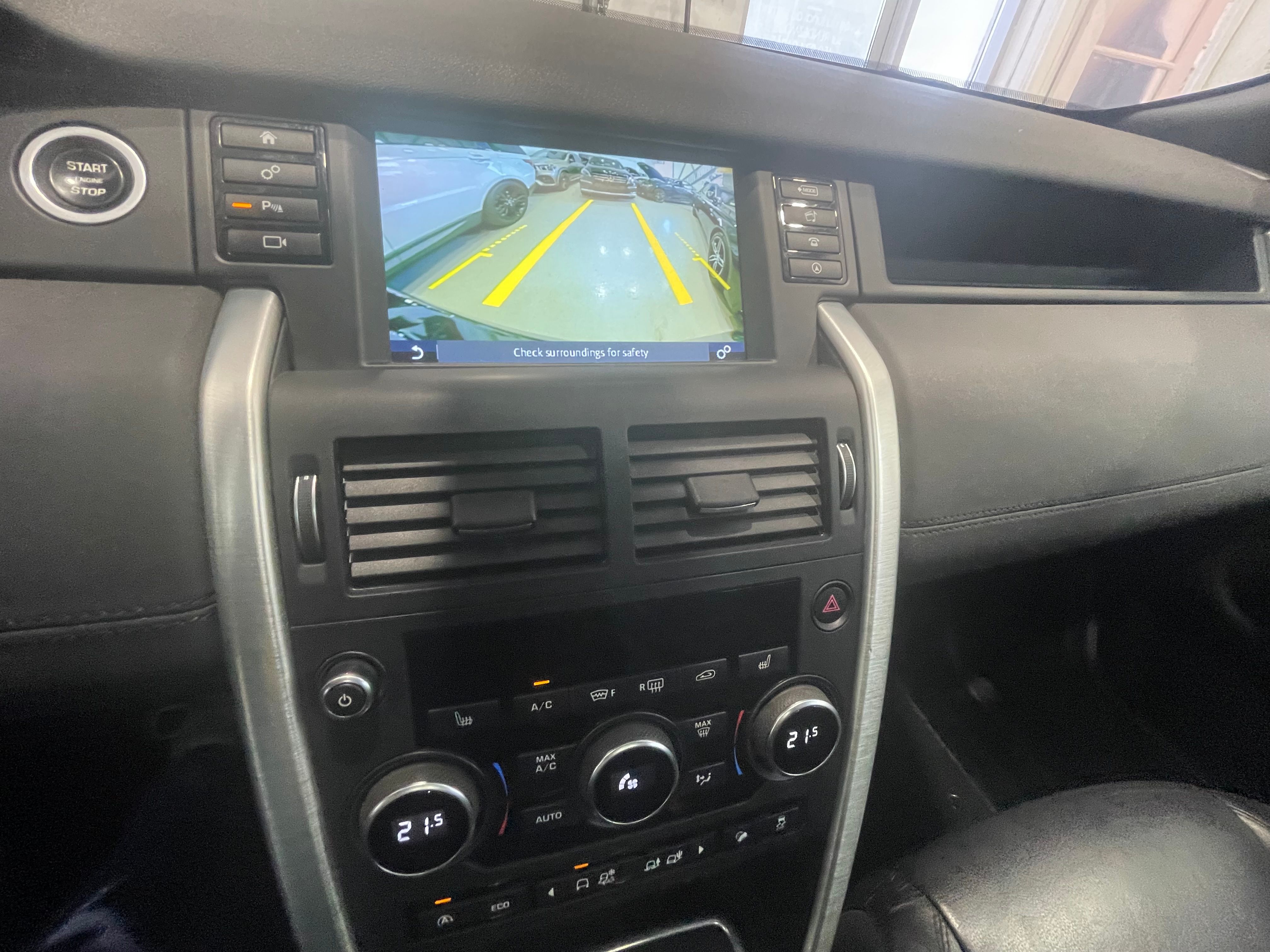 Land Rover Discovery Sport 2017 - Image 25