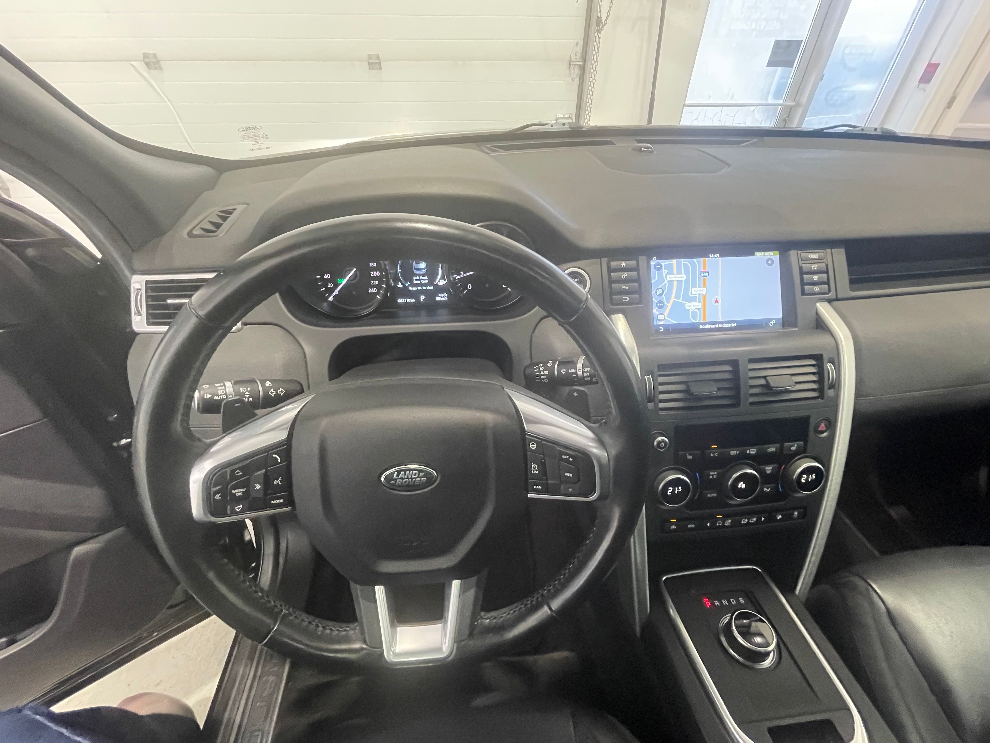 Land Rover Discovery Sport 2017 - Image 27
