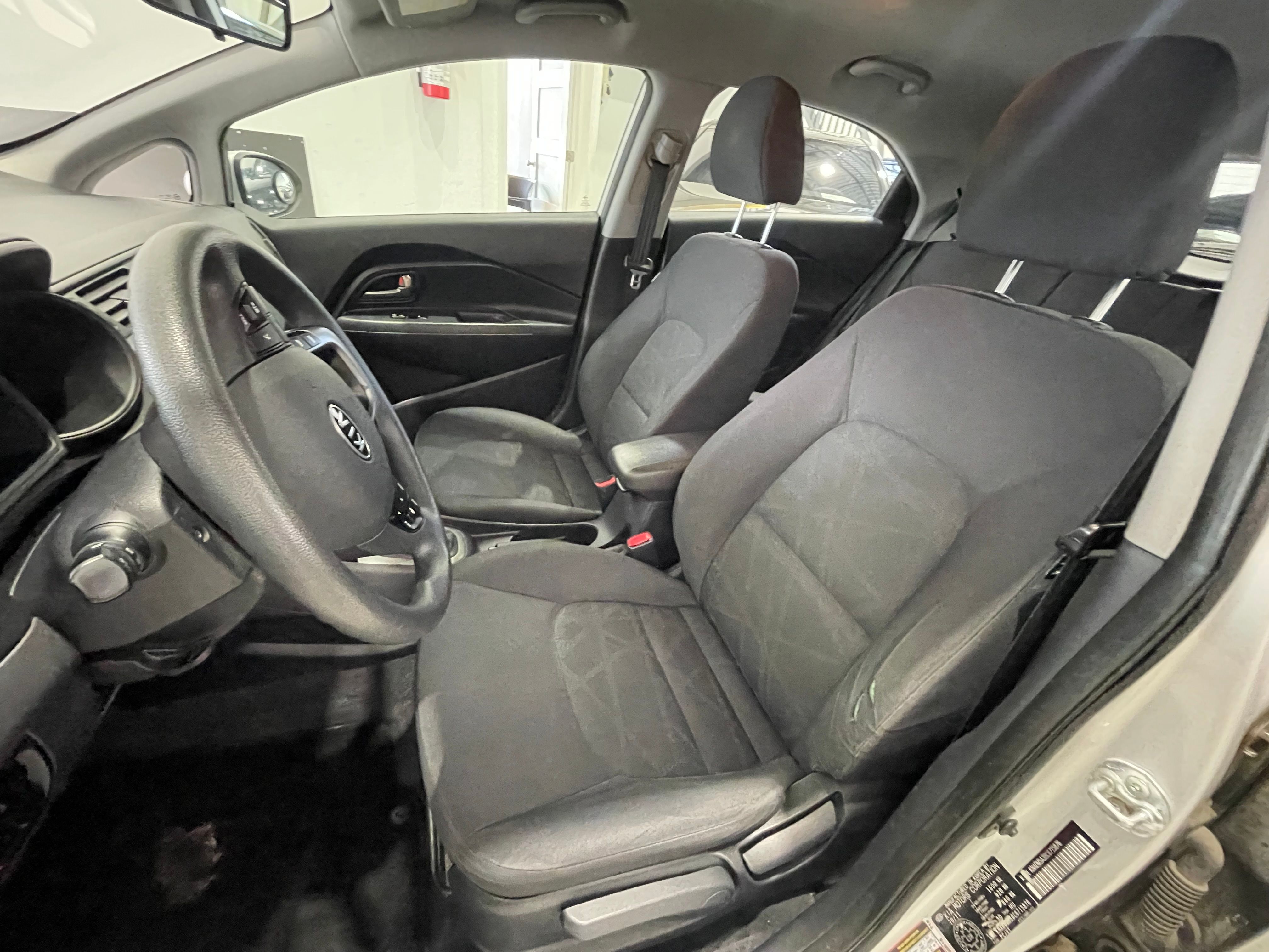 Kia Rio5 2012 - Image 19