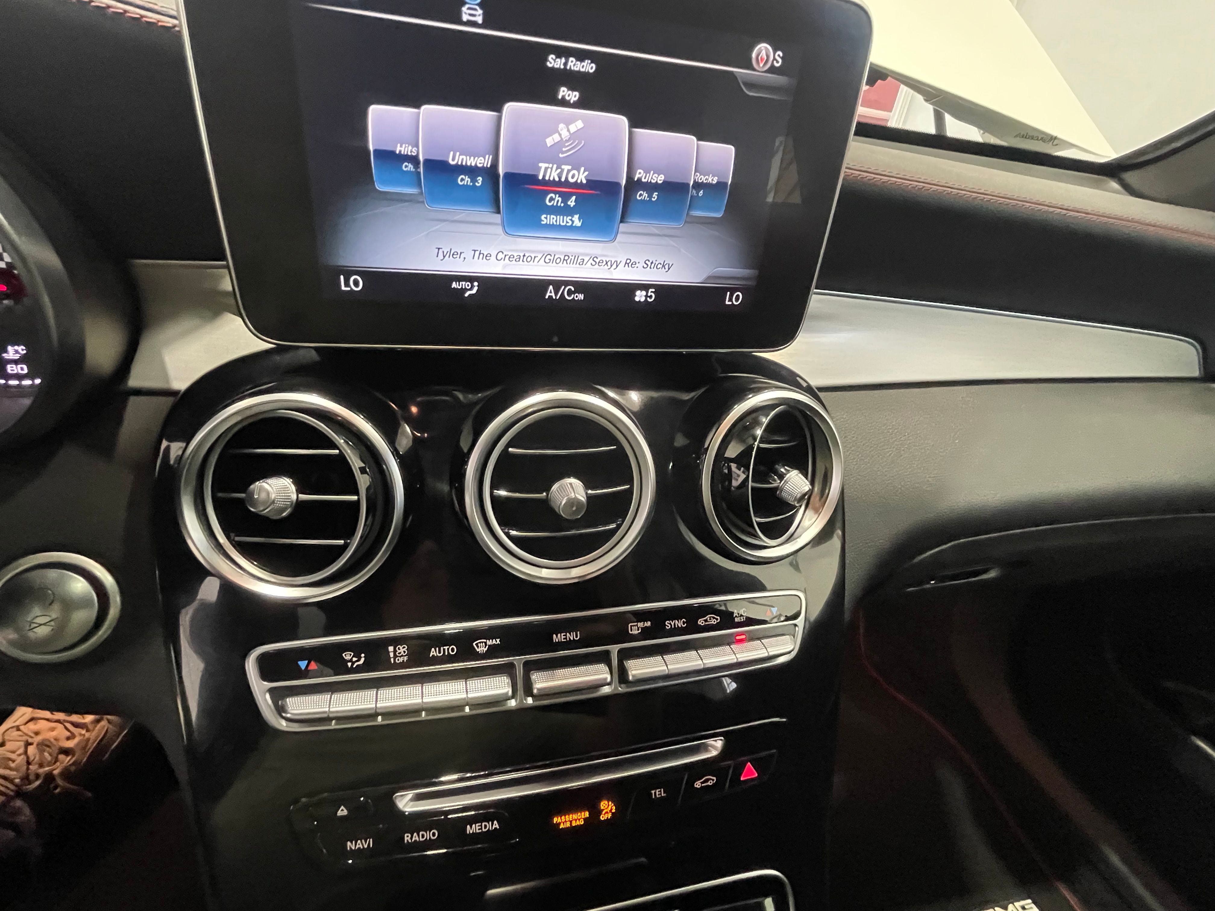 Mercedes-Benz GLC-Class 2019 - Image 27