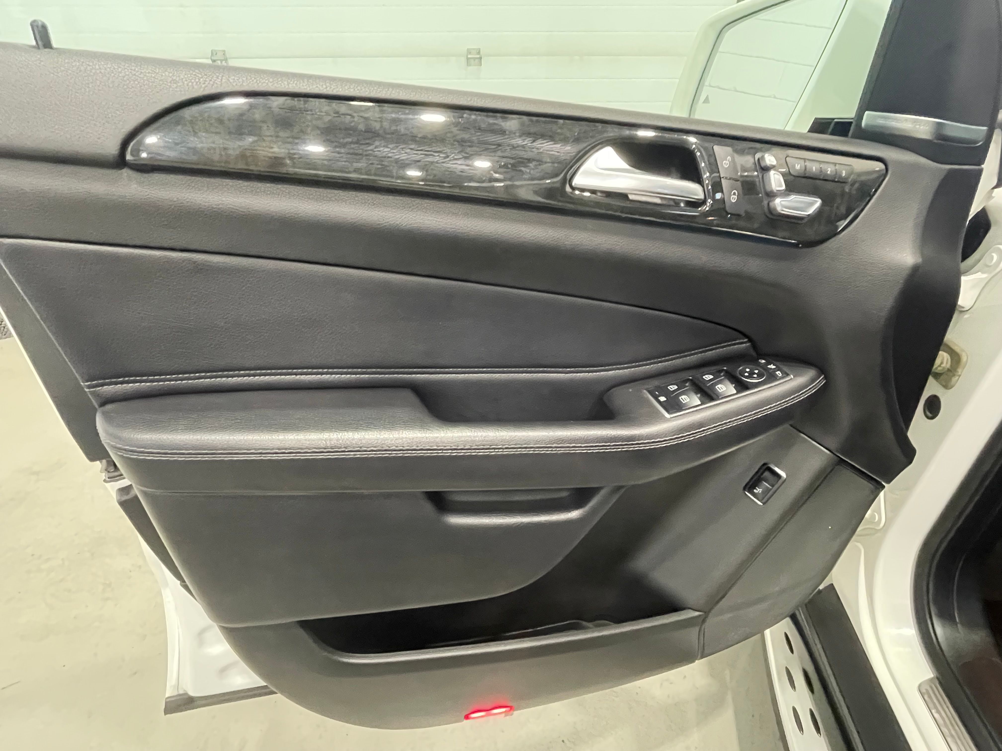 Mercedes-Benz GLE-Class 2018 - Image 18