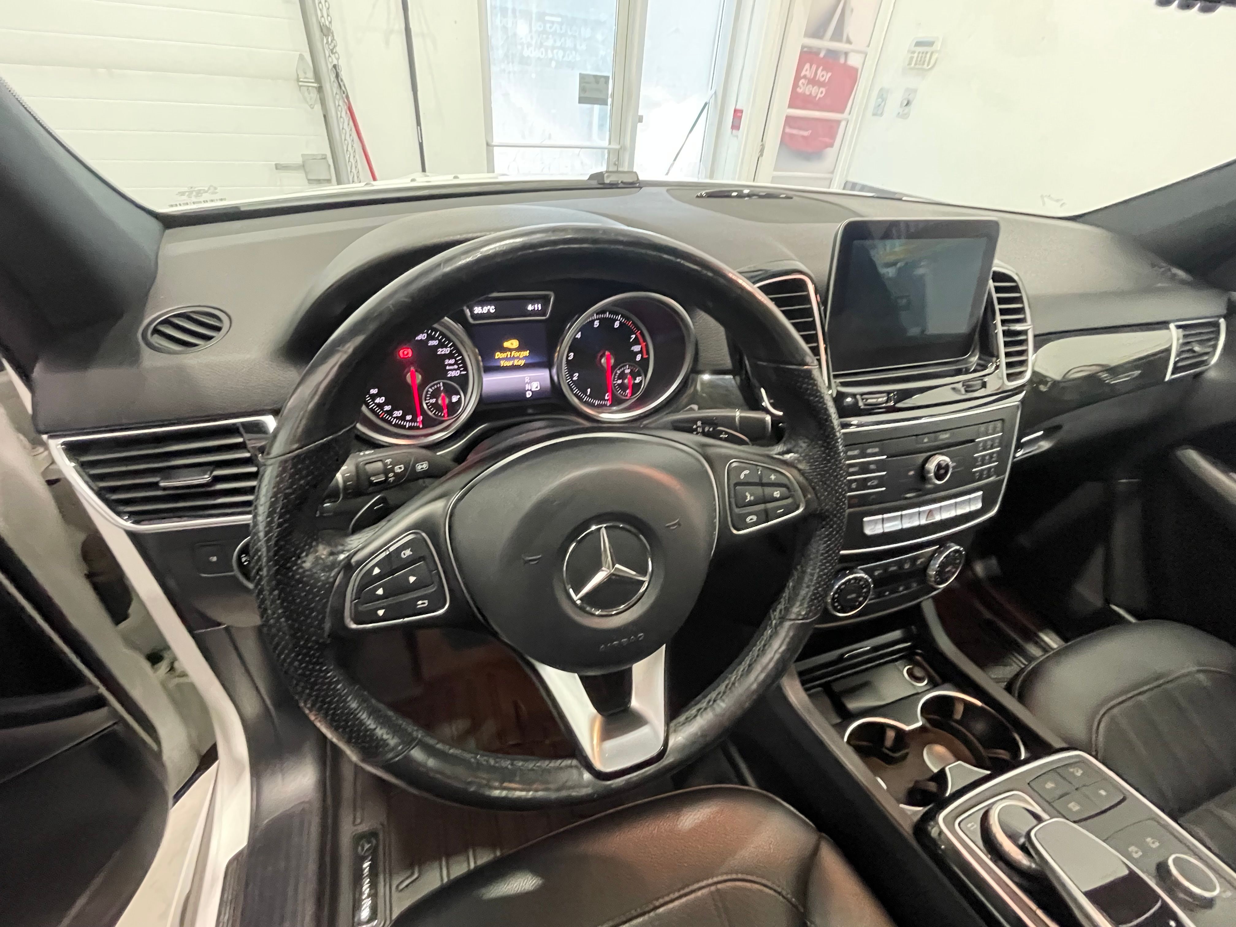 Mercedes-Benz GLE-Class 2018 - Image 33