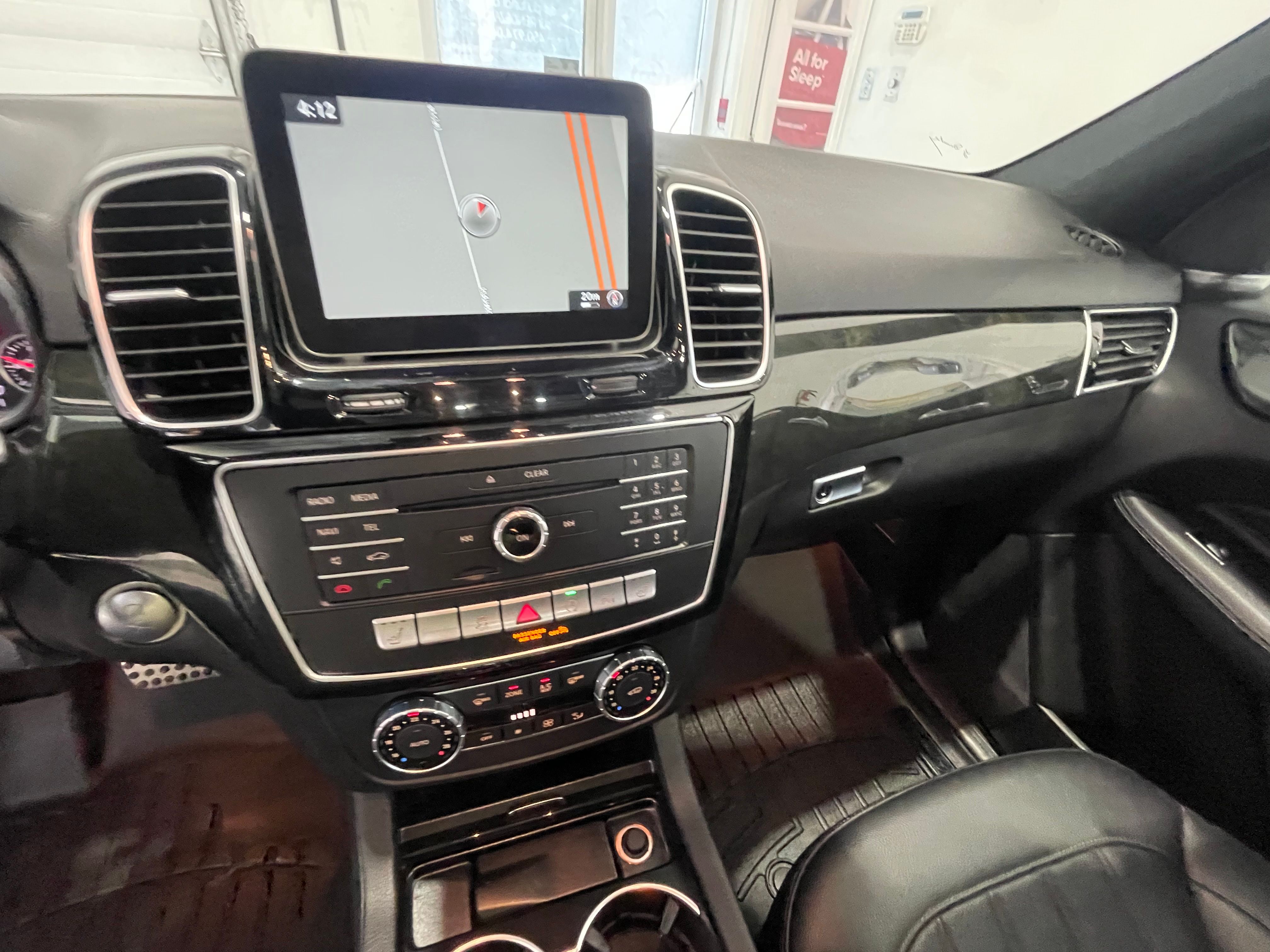 Mercedes-Benz GLE-Class 2018 - Image 38