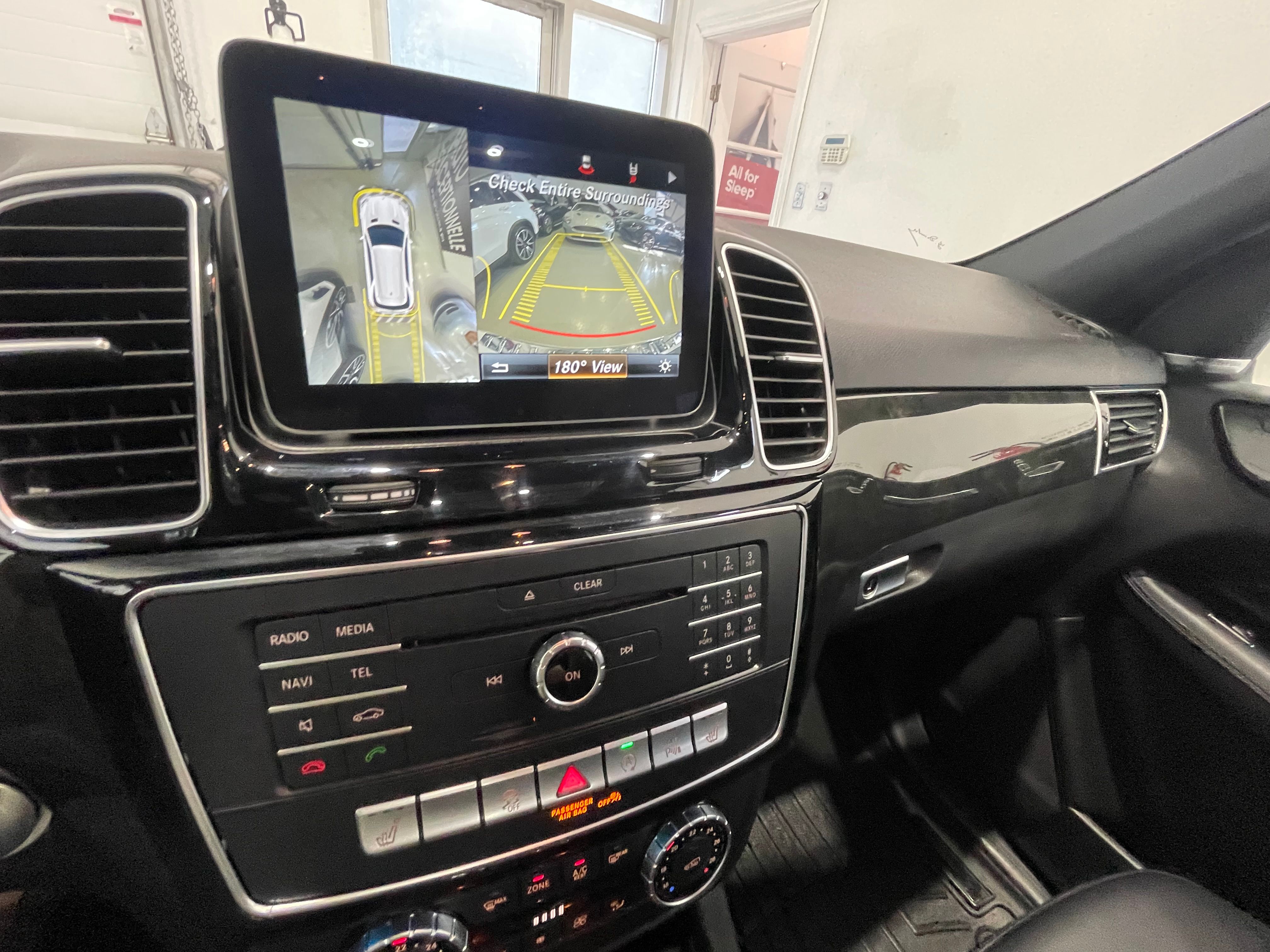 Mercedes-Benz GLE-Class 2018 - Image 39
