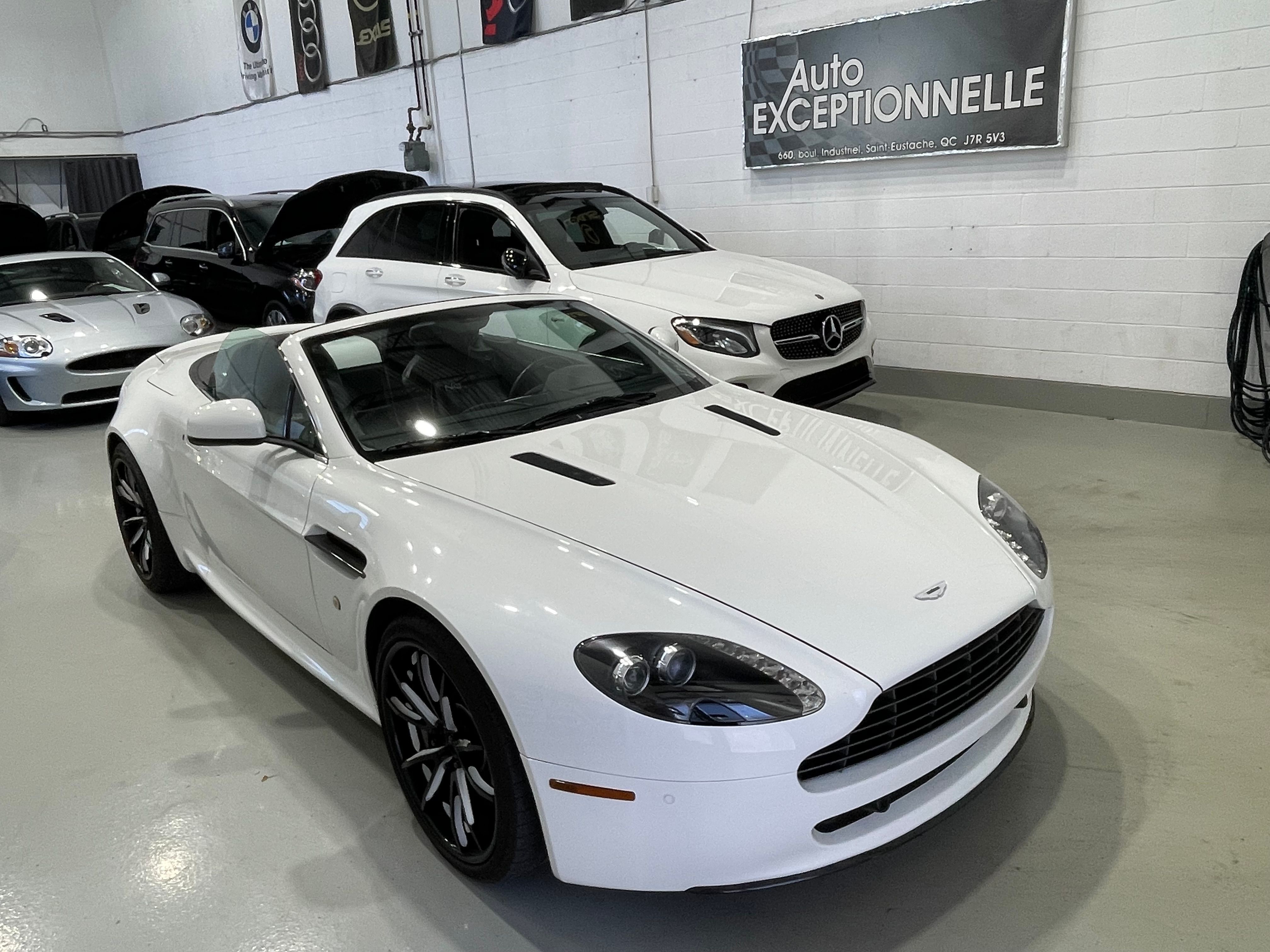 Aston Martin V8 Vantage 2011 - Image 3