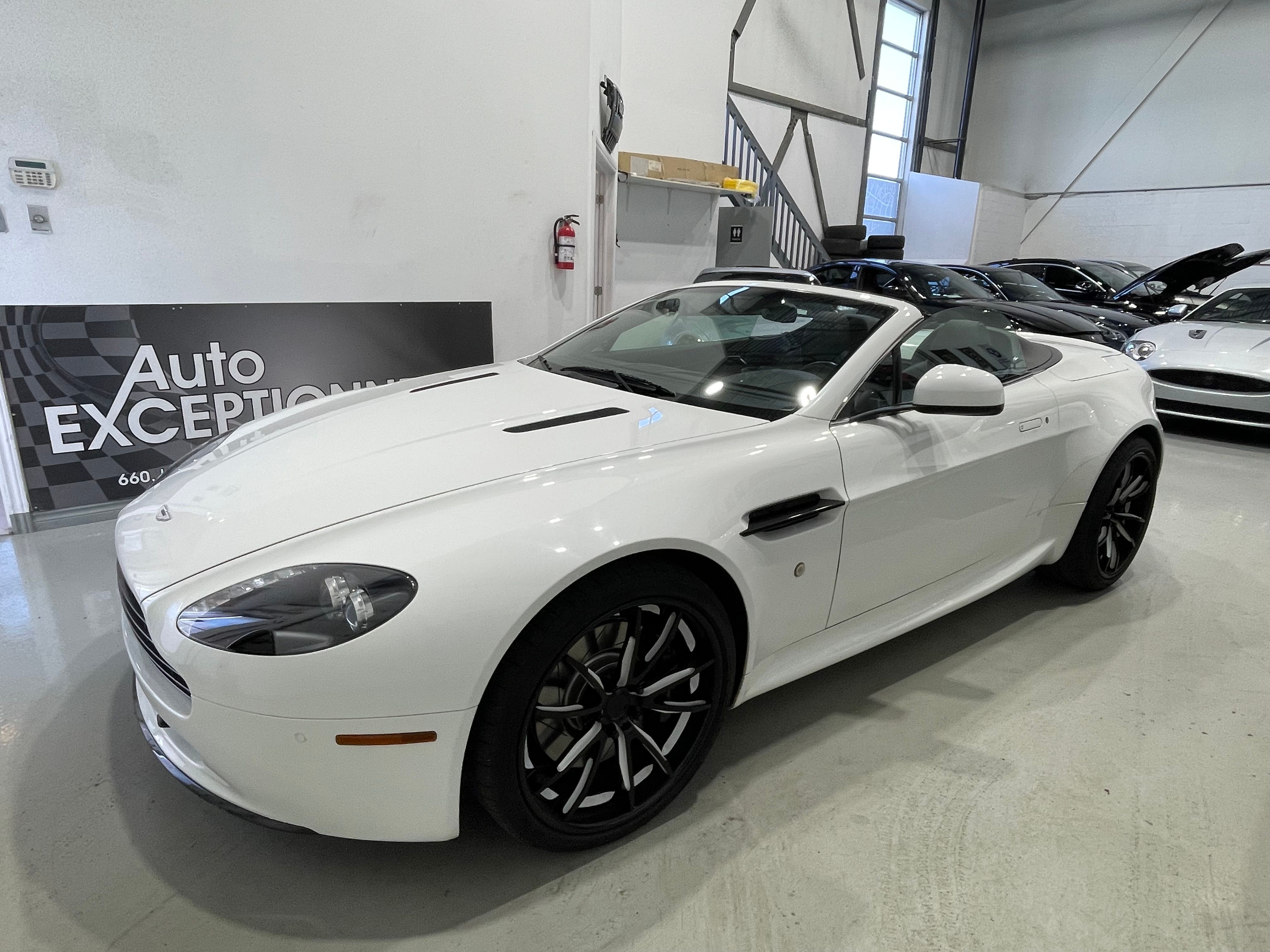 Aston Martin V8 Vantage 2011 - Image 7