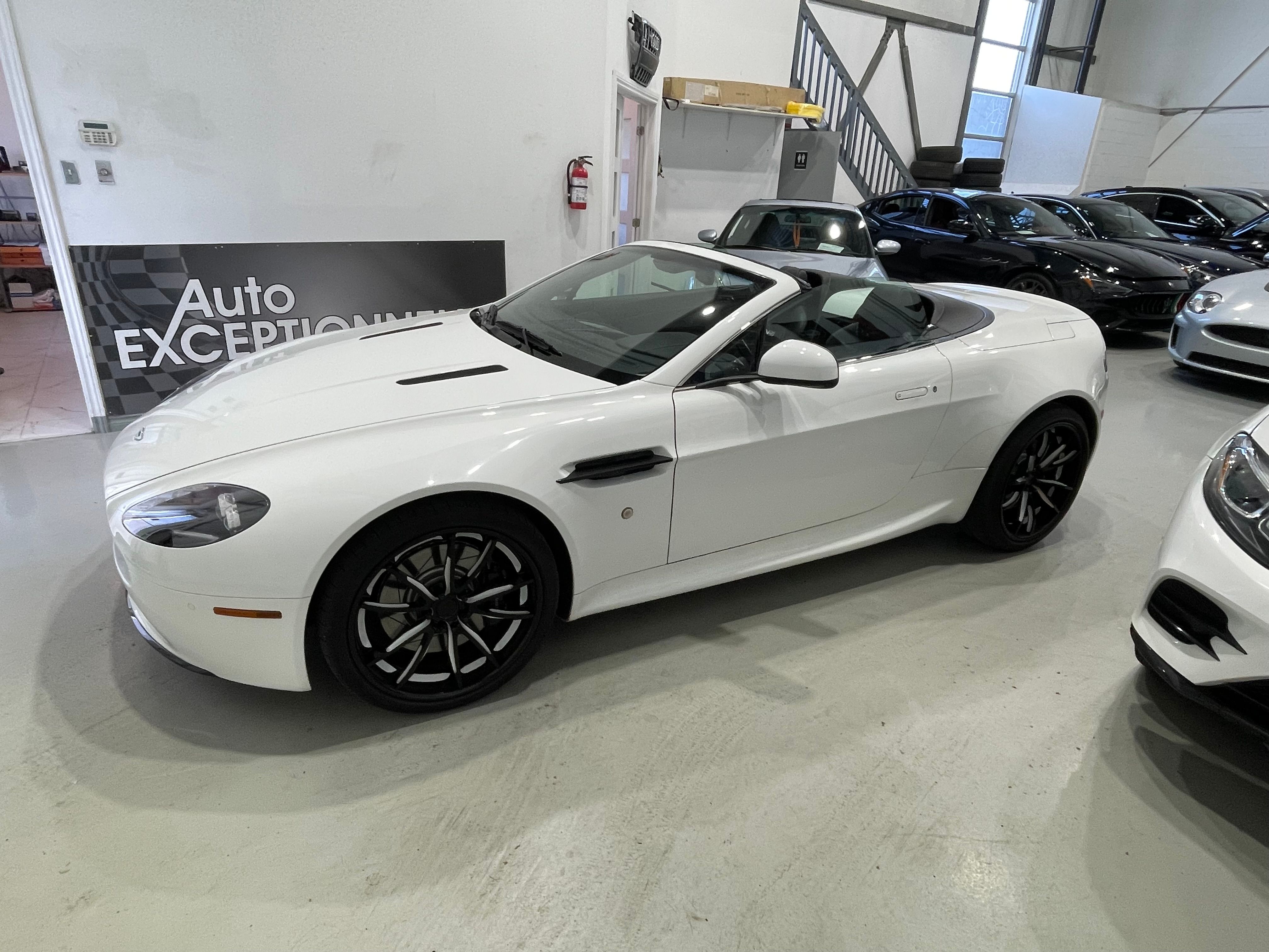 Aston Martin V8 Vantage 2011 - Image 9