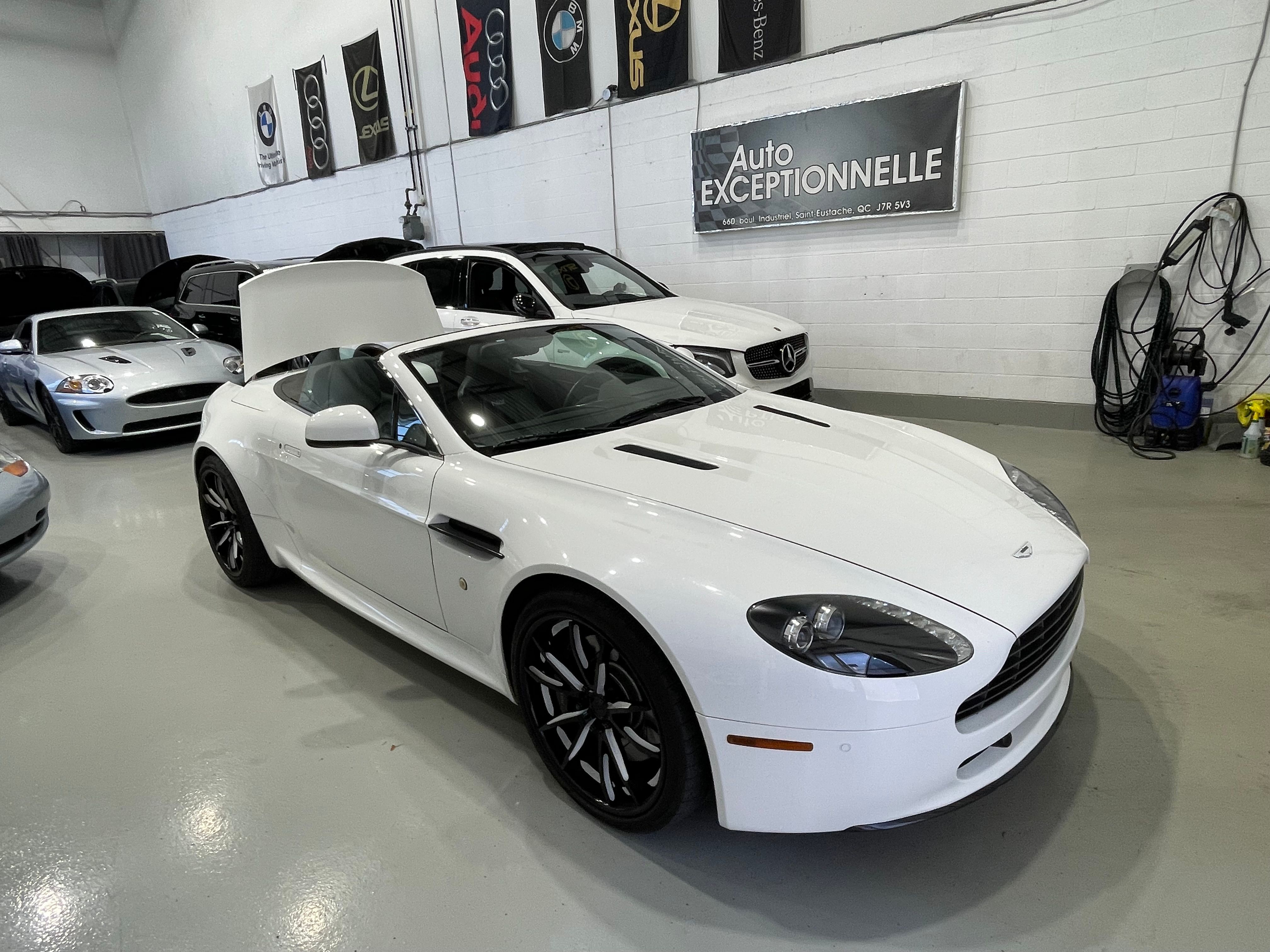 Aston Martin V8 Vantage 2011 - Image 13