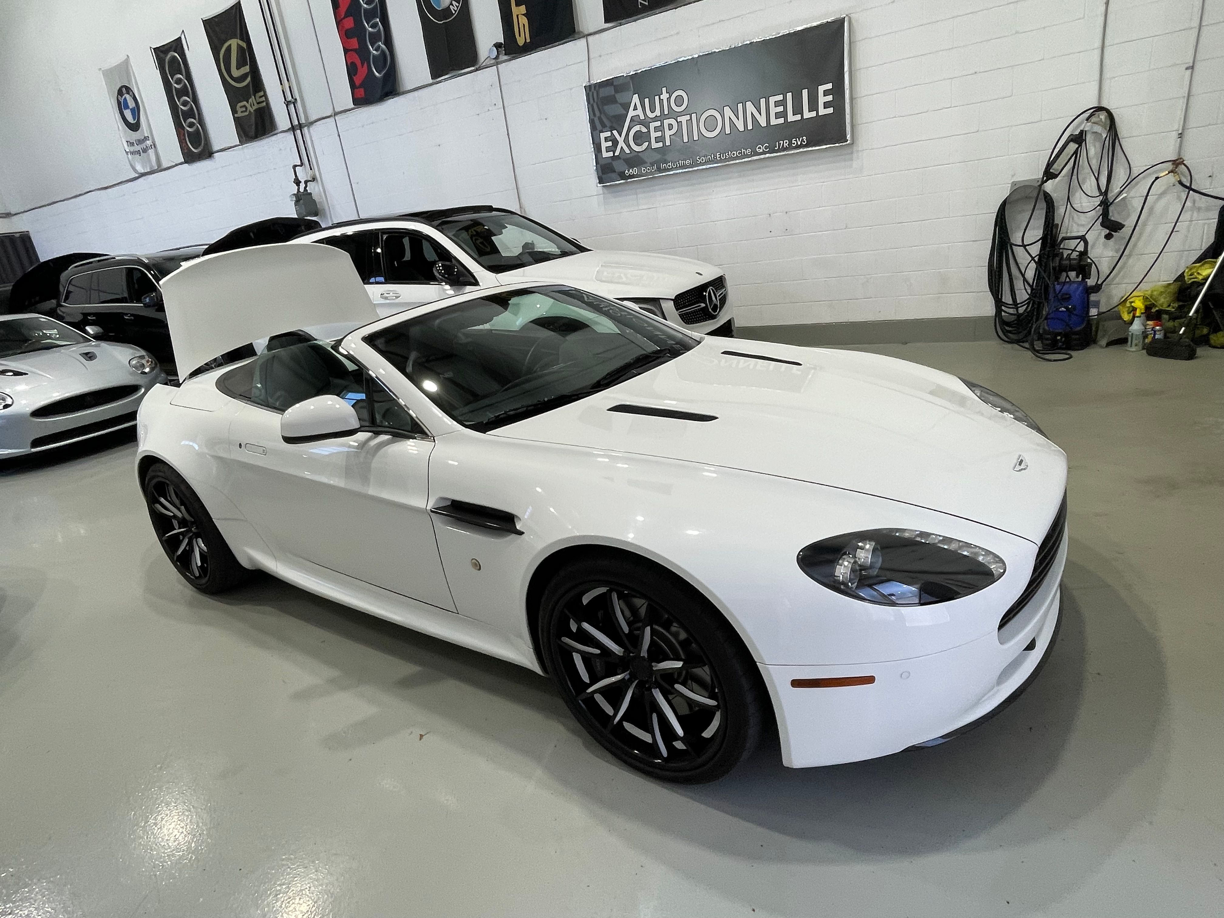 Aston Martin V8 Vantage 2011 - Image 14