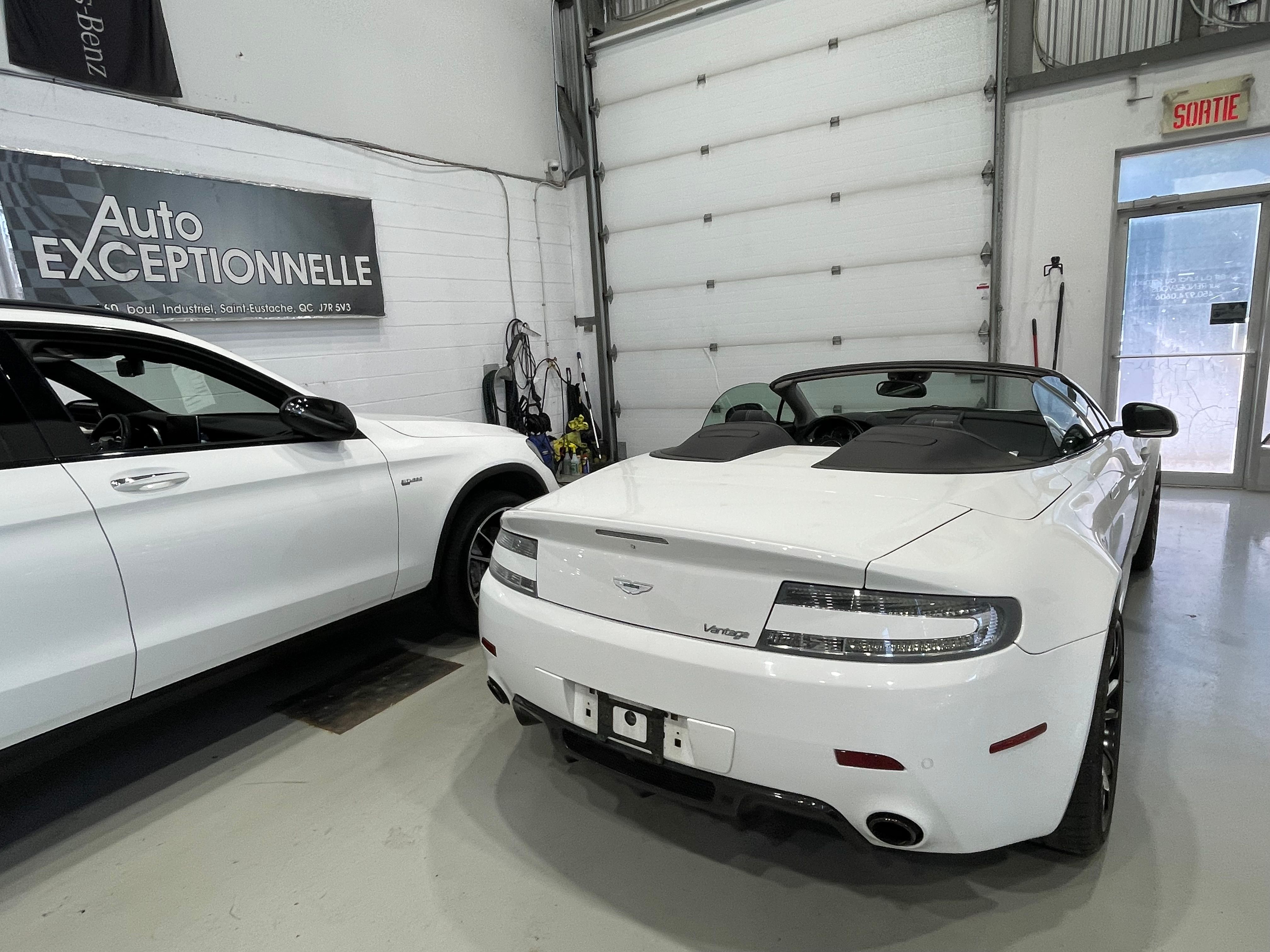 Aston Martin V8 Vantage 2011 - Image 17