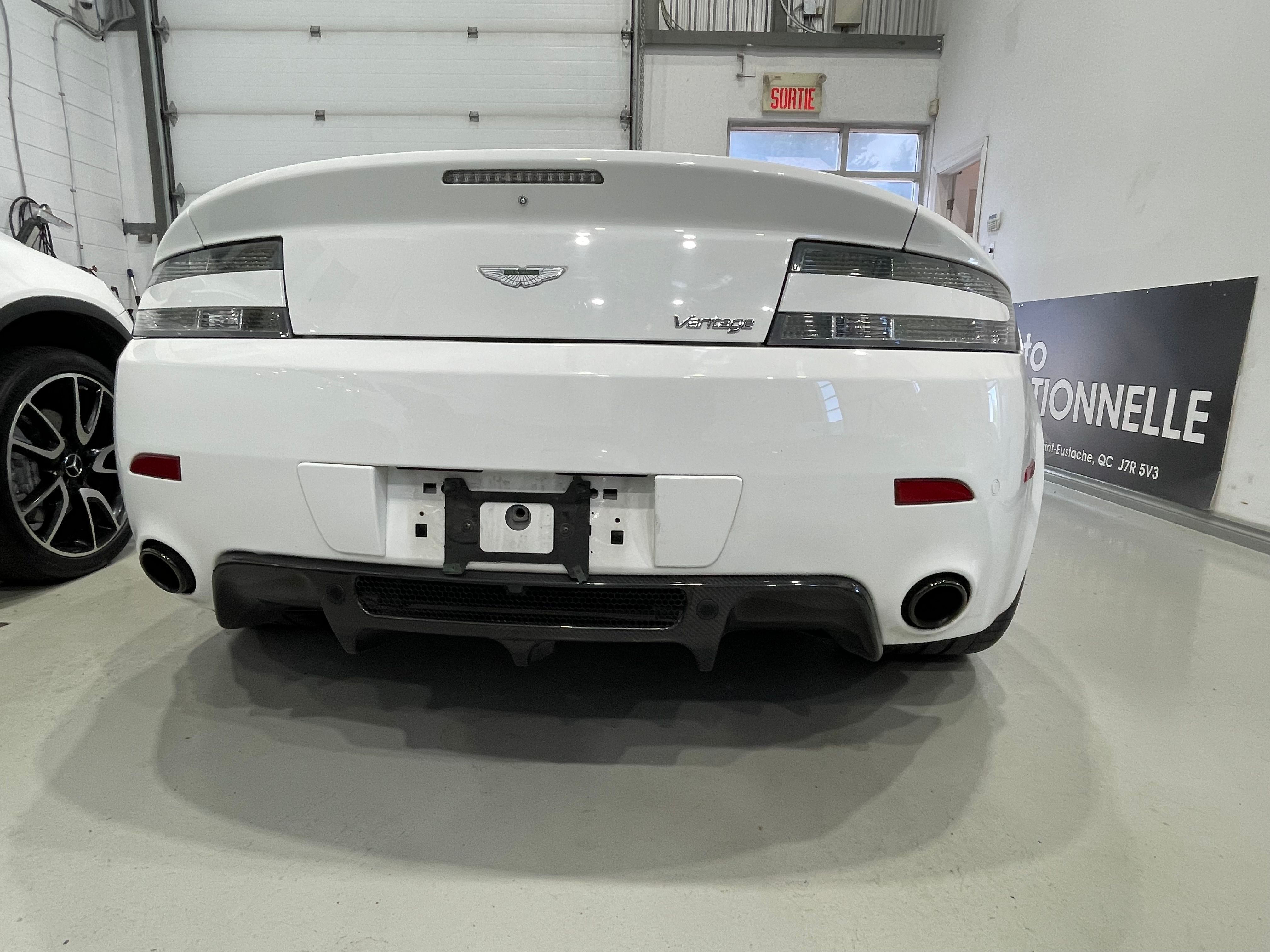 Aston Martin V8 Vantage 2011 - Image 21