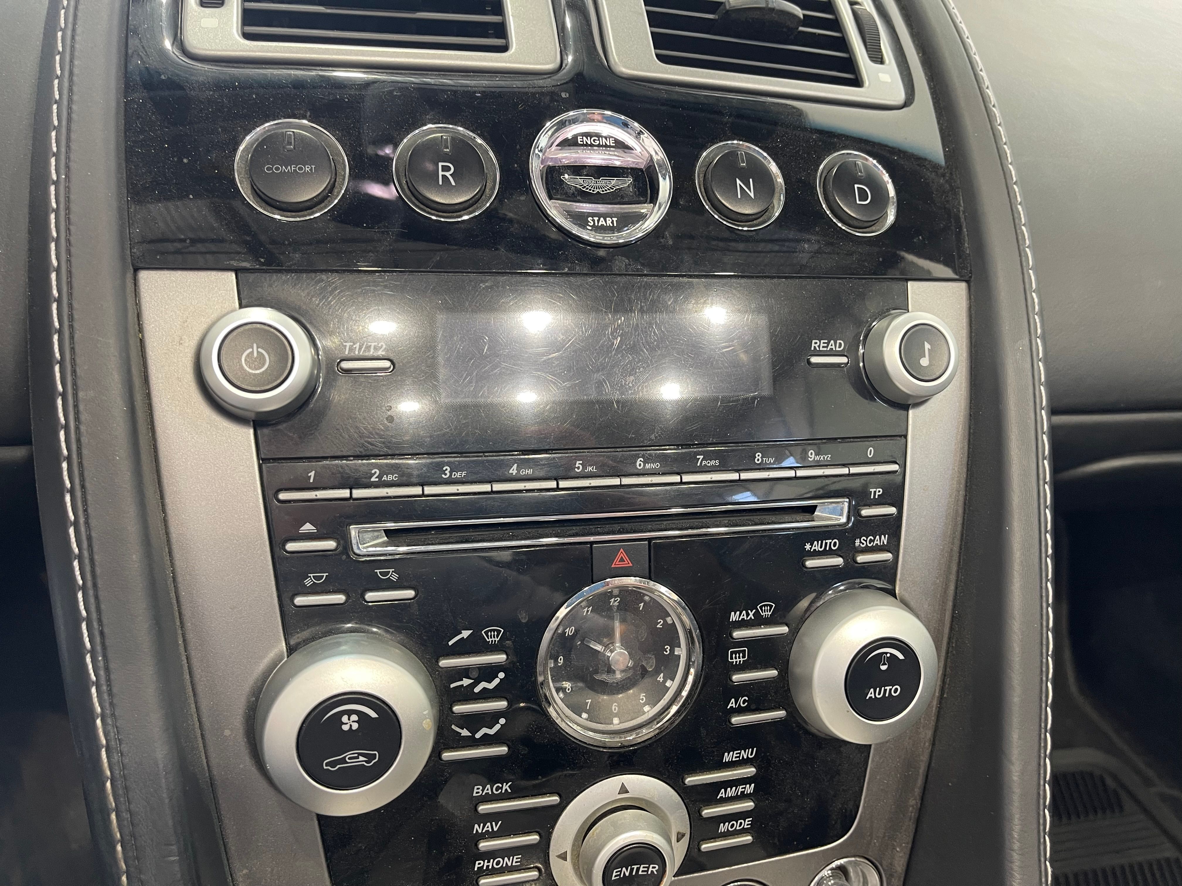Aston Martin V8 Vantage 2011 - Image 23