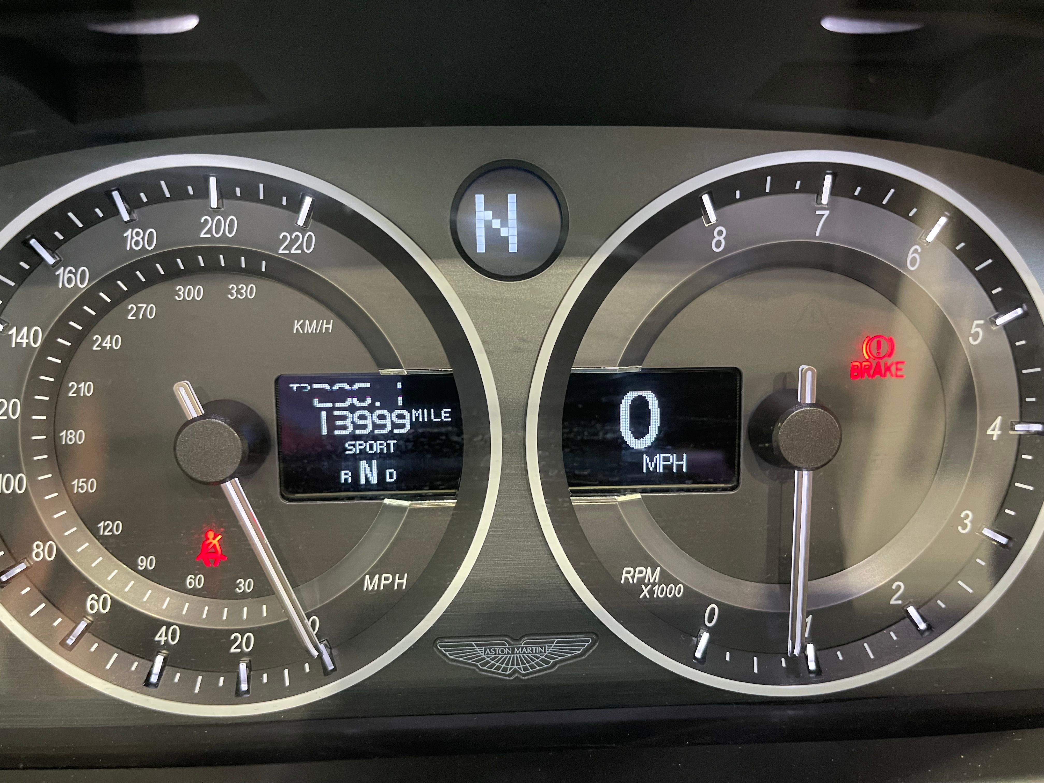 Aston Martin V8 Vantage 2011 - Image 25