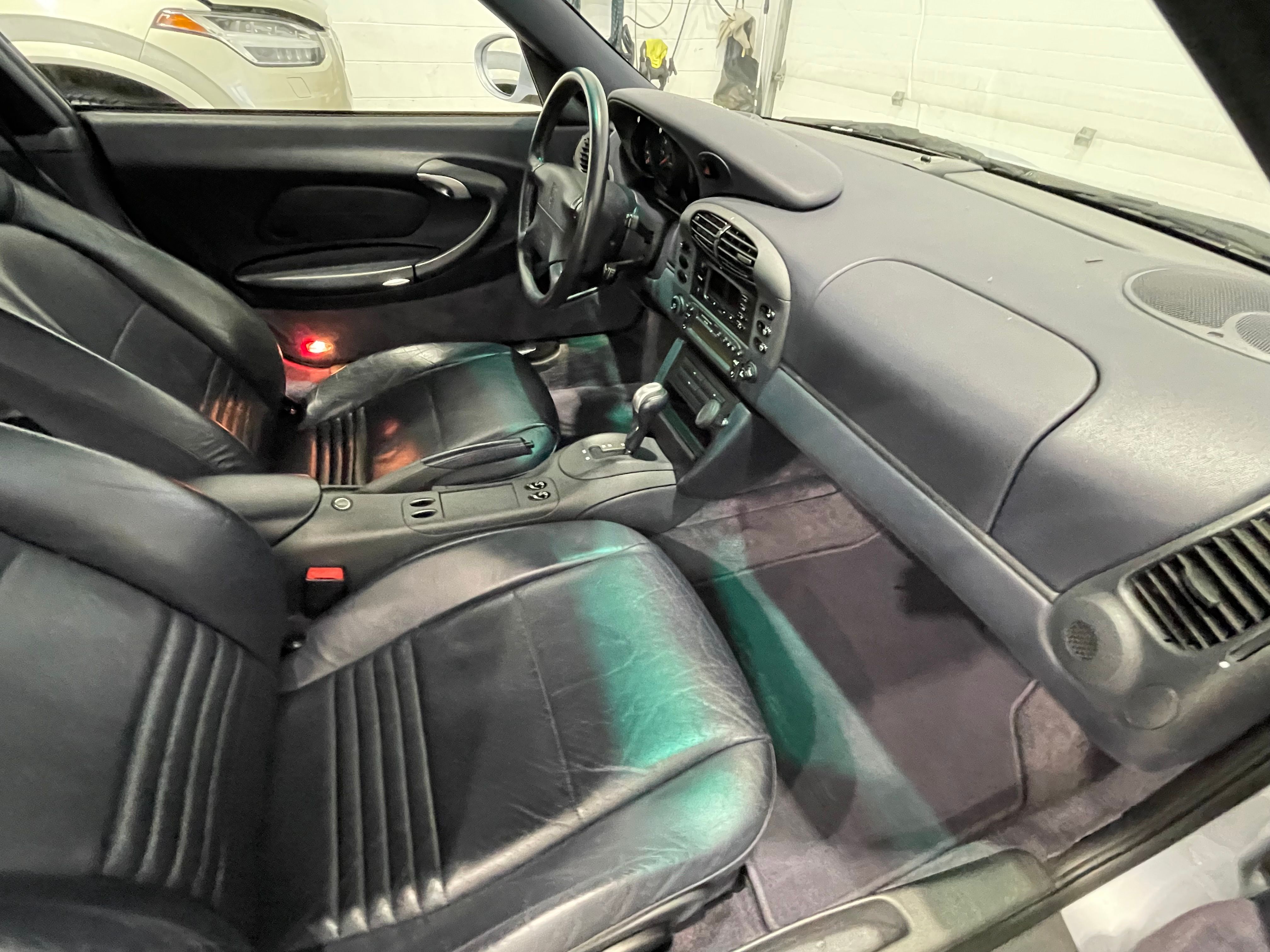 Porsche 911 1999 - Image 19