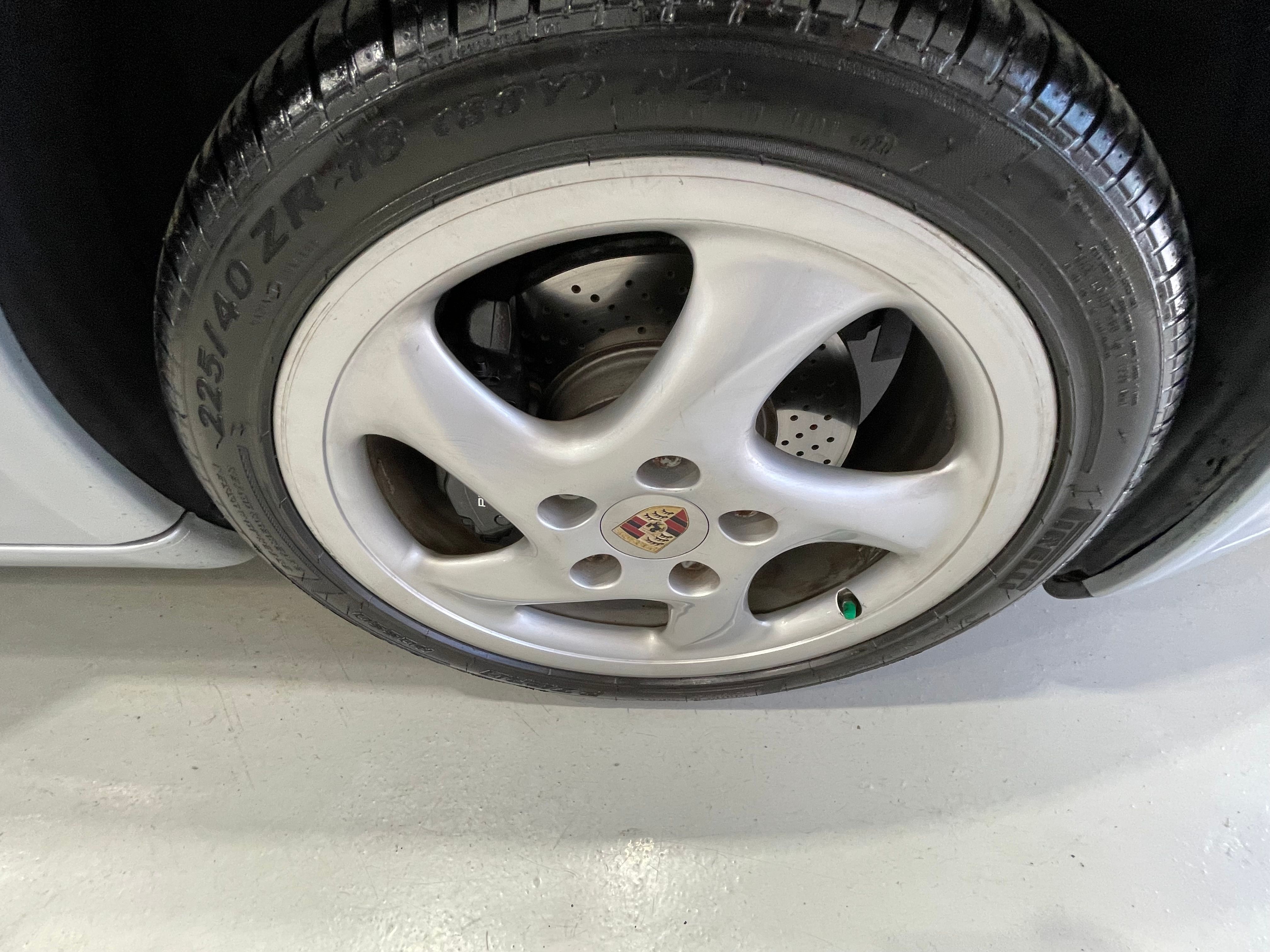 Porsche 911 1999 - Image 32