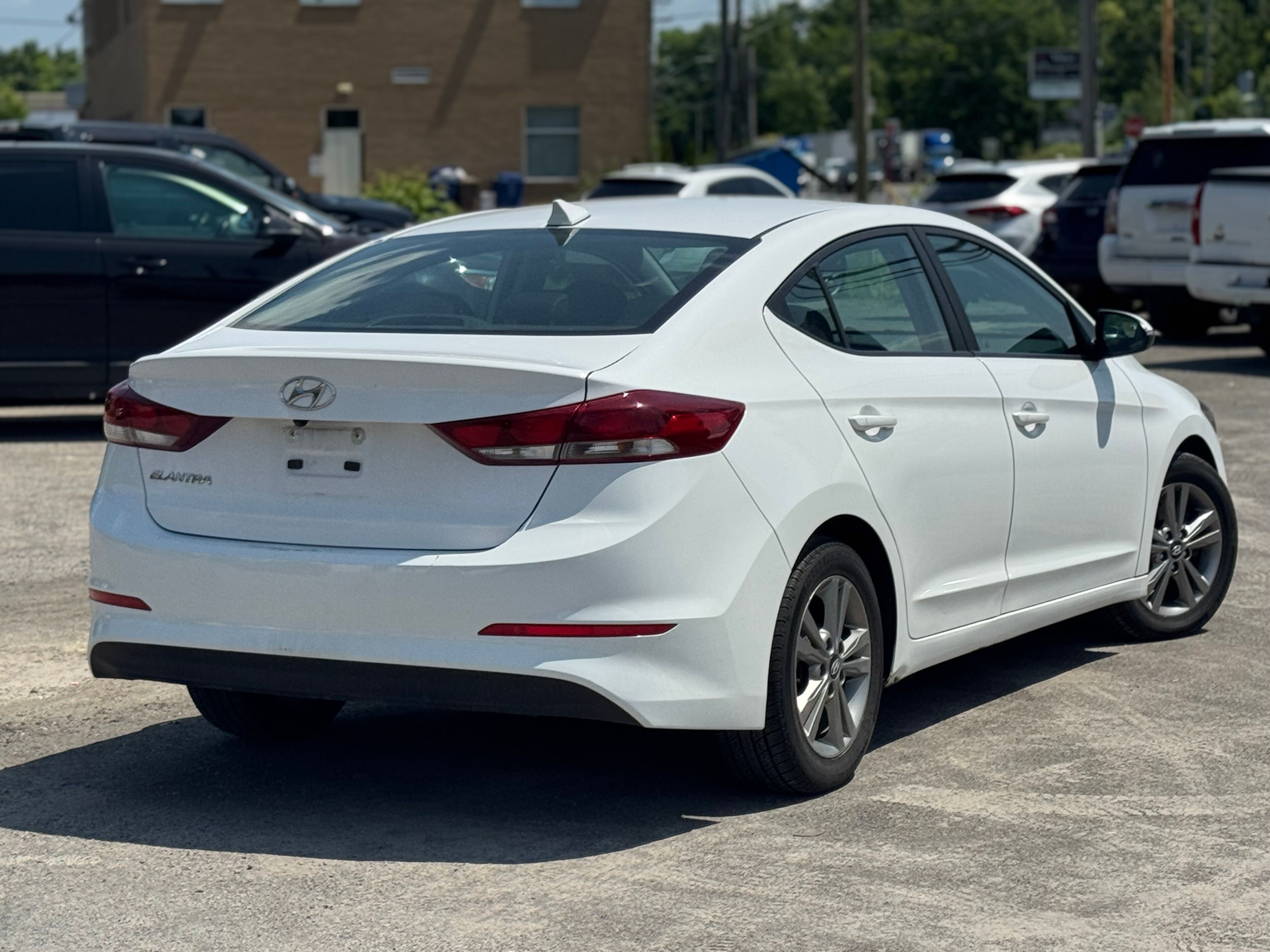Hyundai Elantra 2017 - Image 8