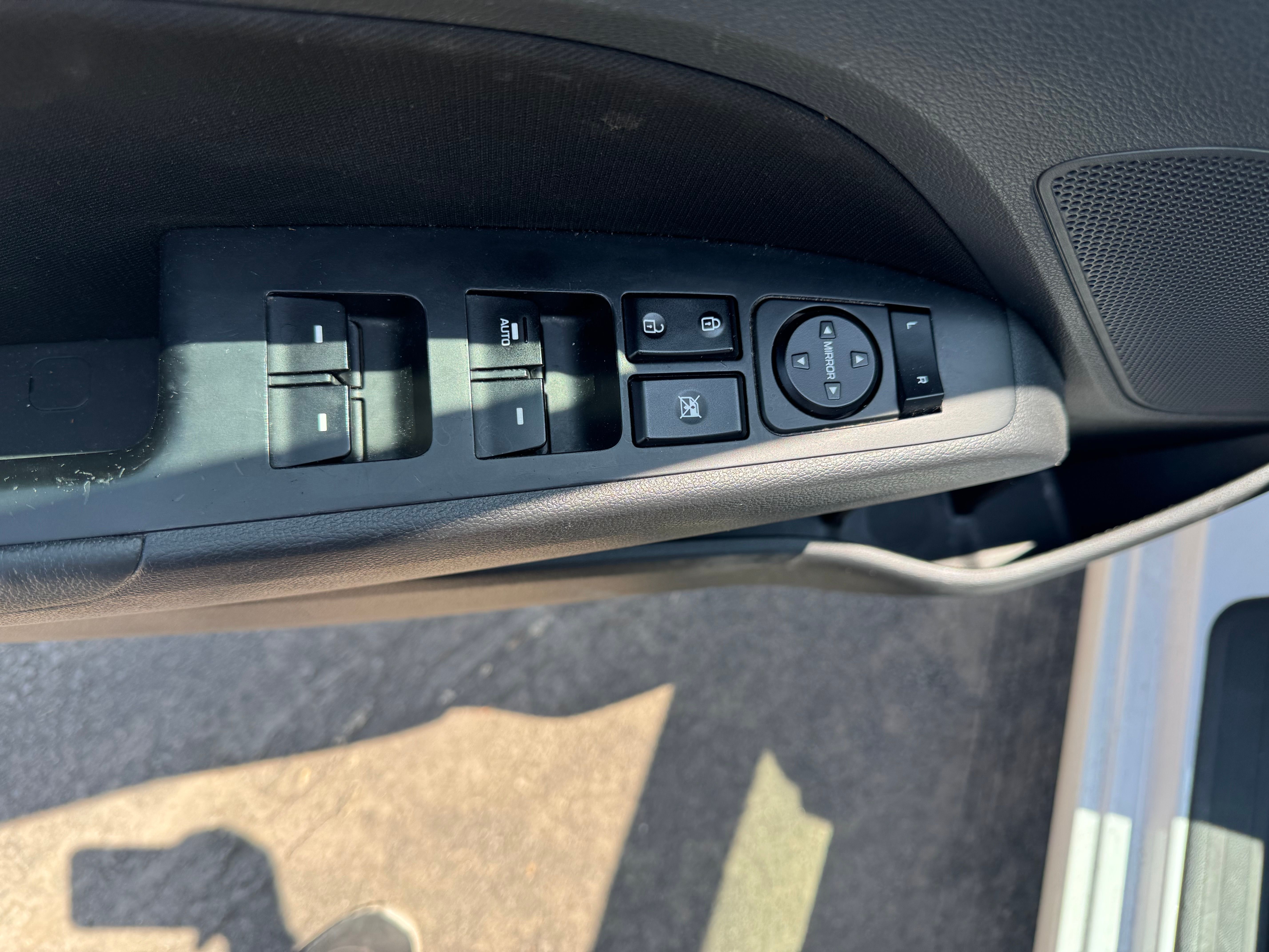 Hyundai Elantra 2017 - Image 10