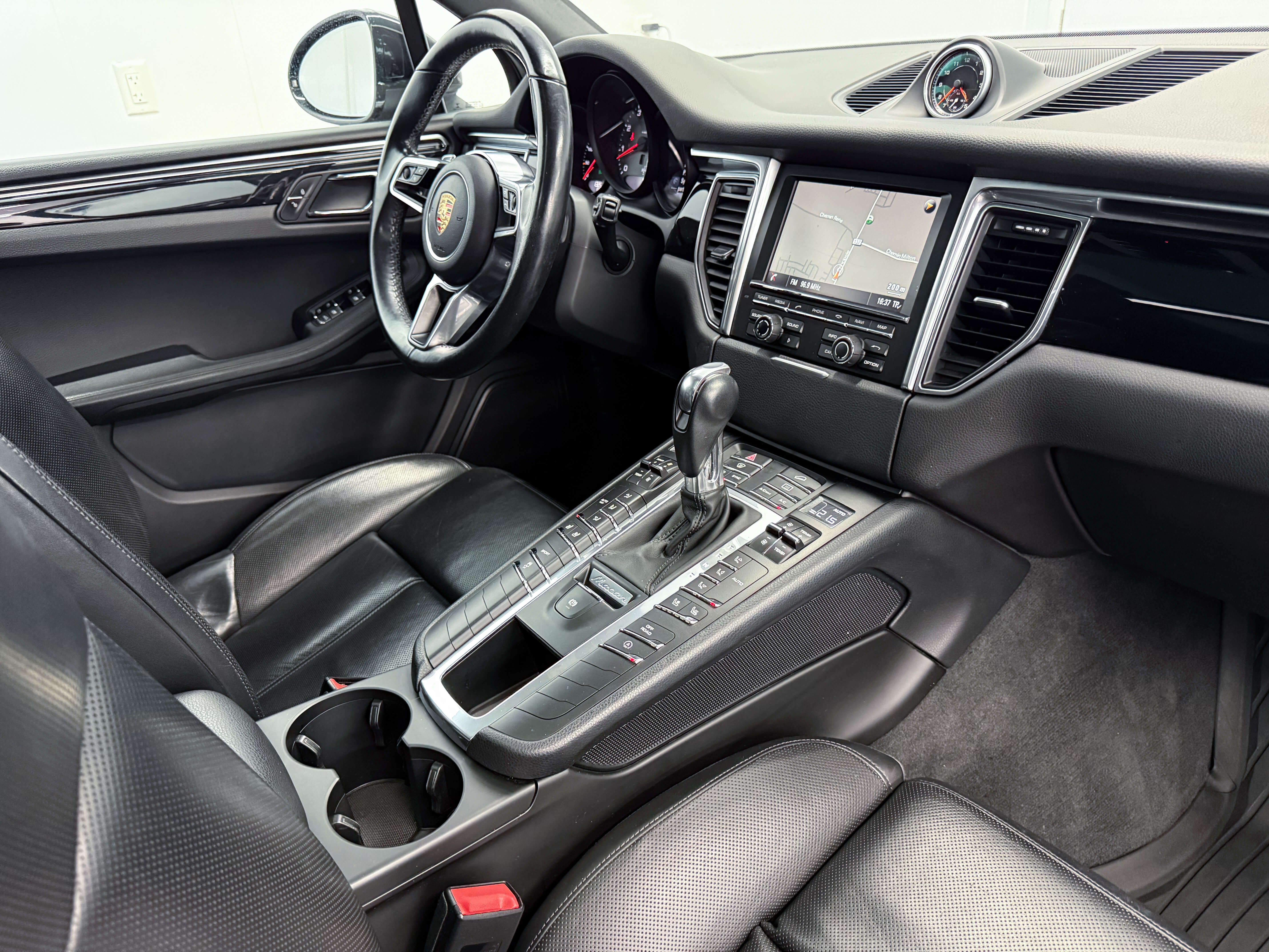 Porsche Macan 2015 - Image 13