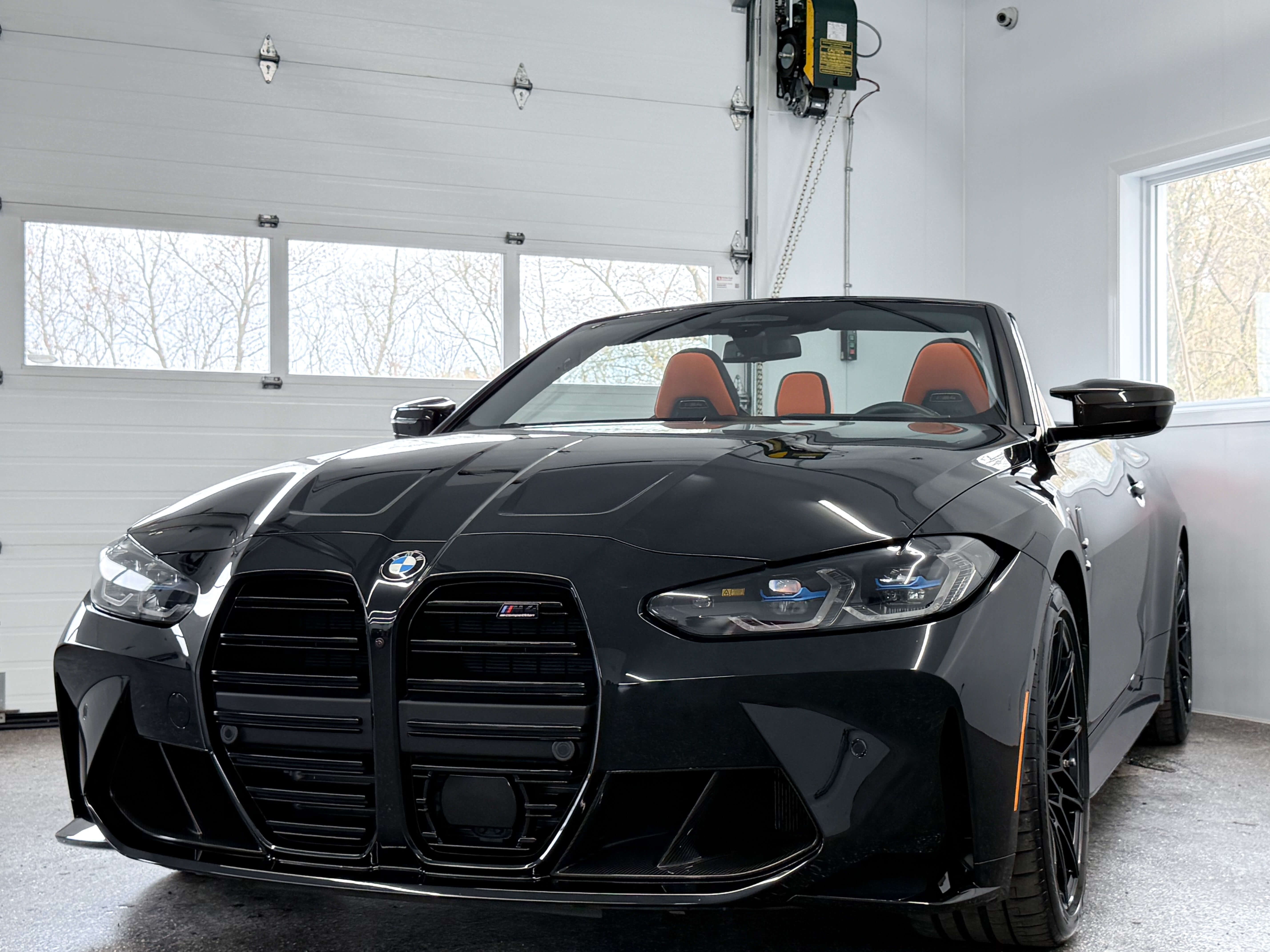 BMW M4 Convertible 2024 - Image 3