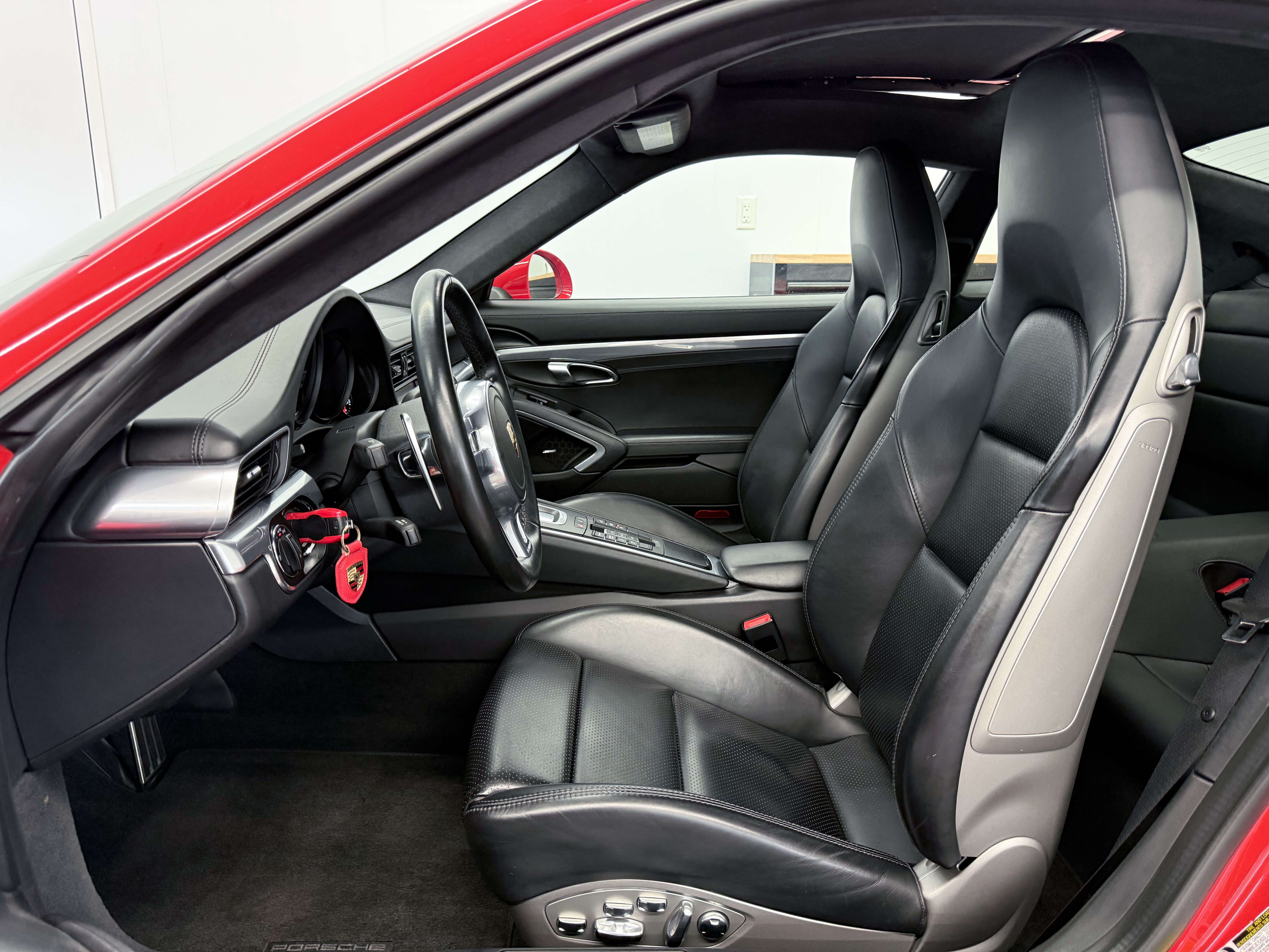 Porsche 911 2012 - Image 17