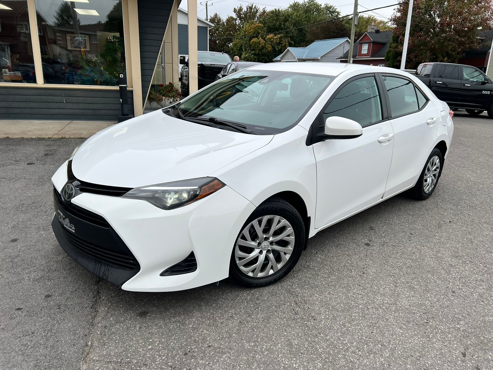 Toyota Corolla 2018 - Image 2