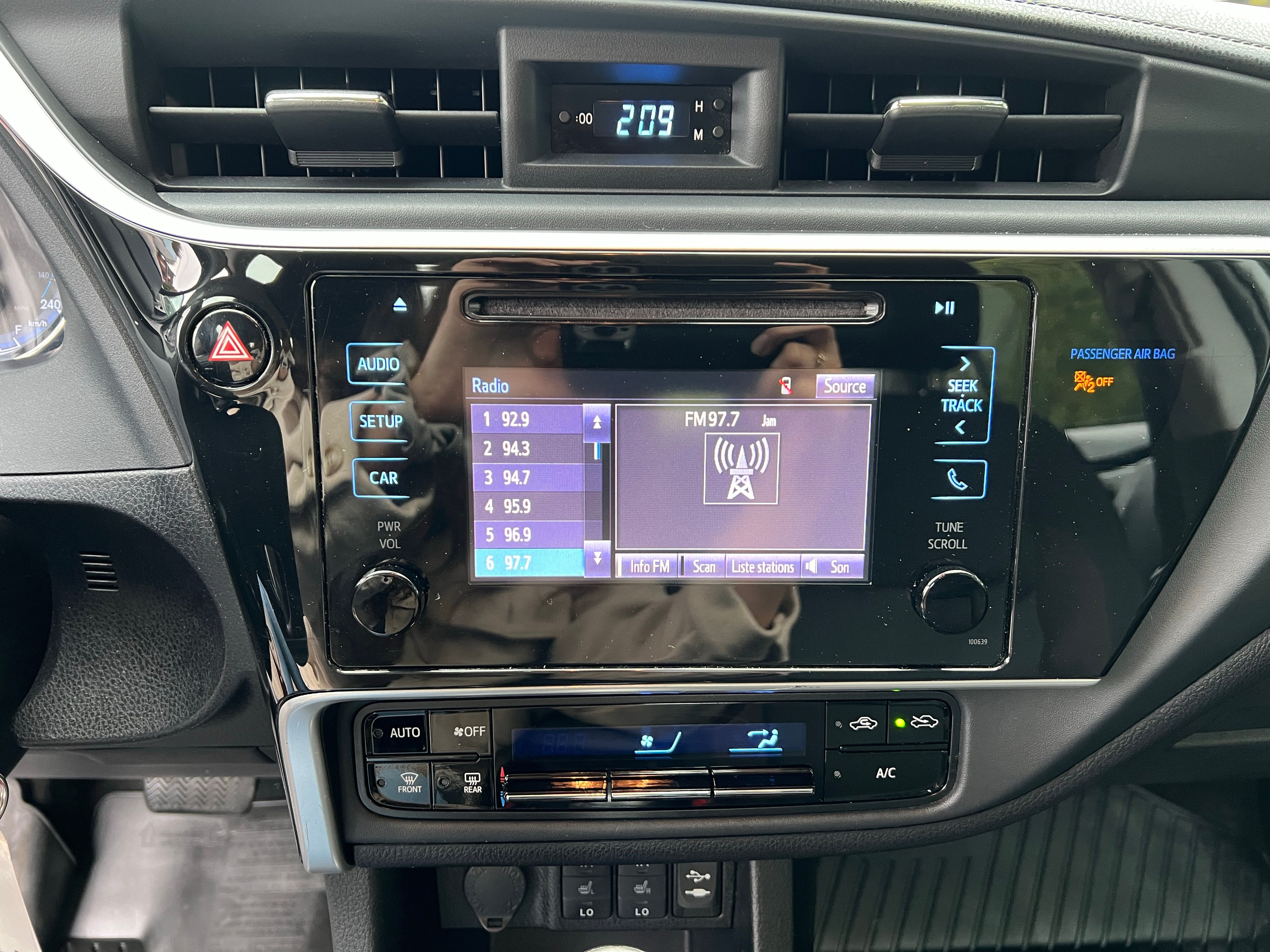 Toyota Corolla 2018 - Image 19