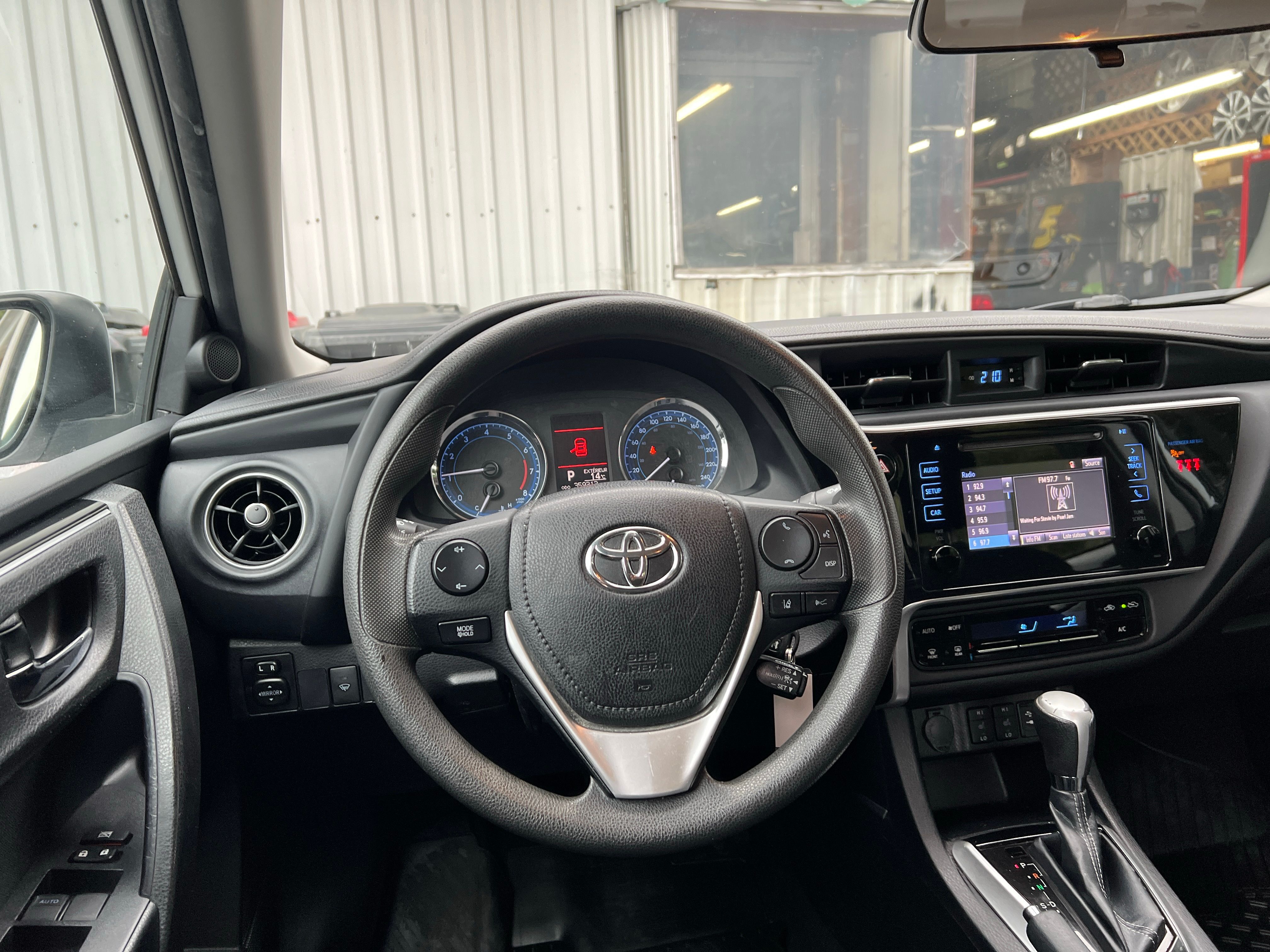 Toyota Corolla 2018 - Image 12