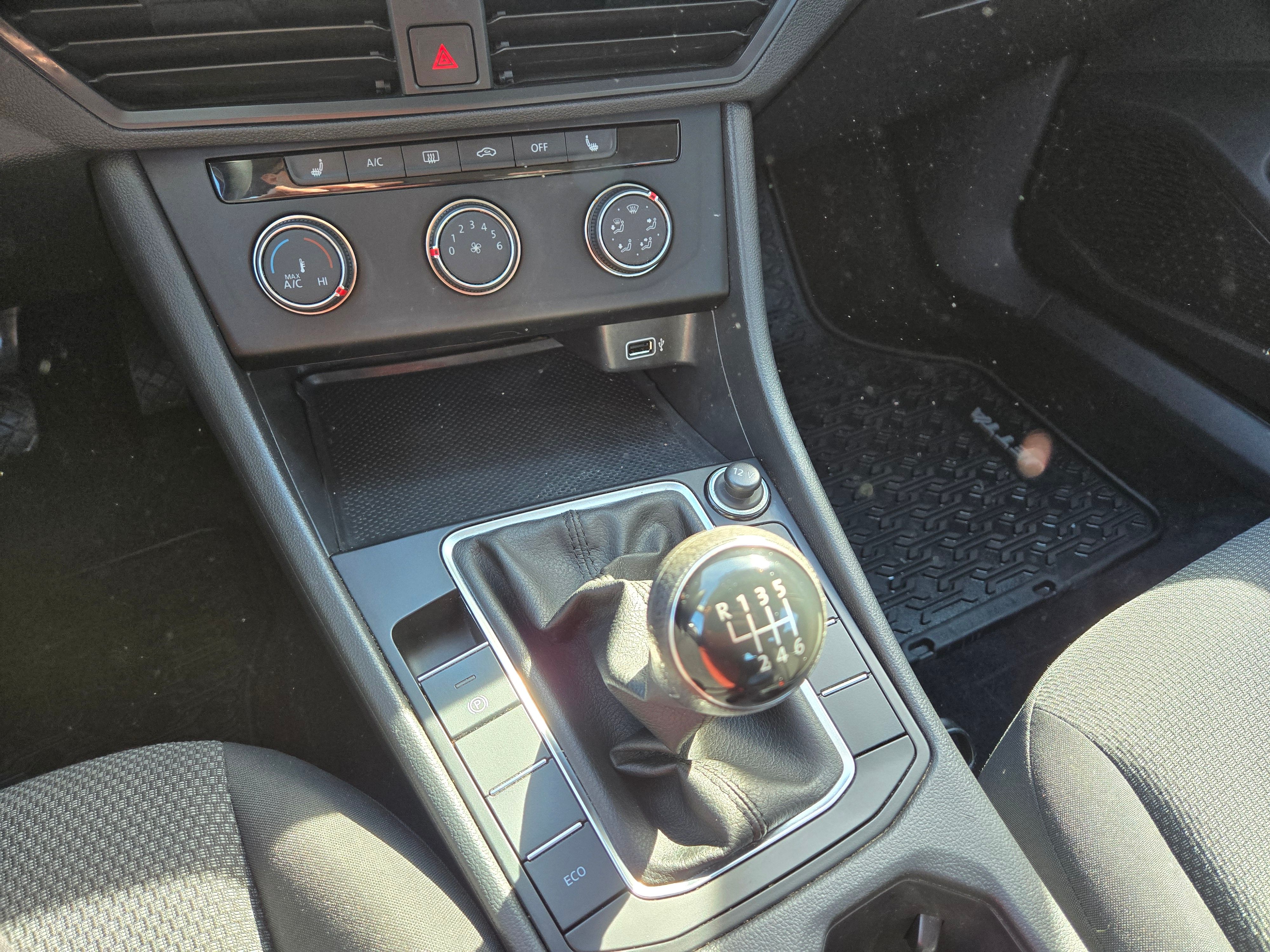 Volkswagen Jetta 2019 - Image 18