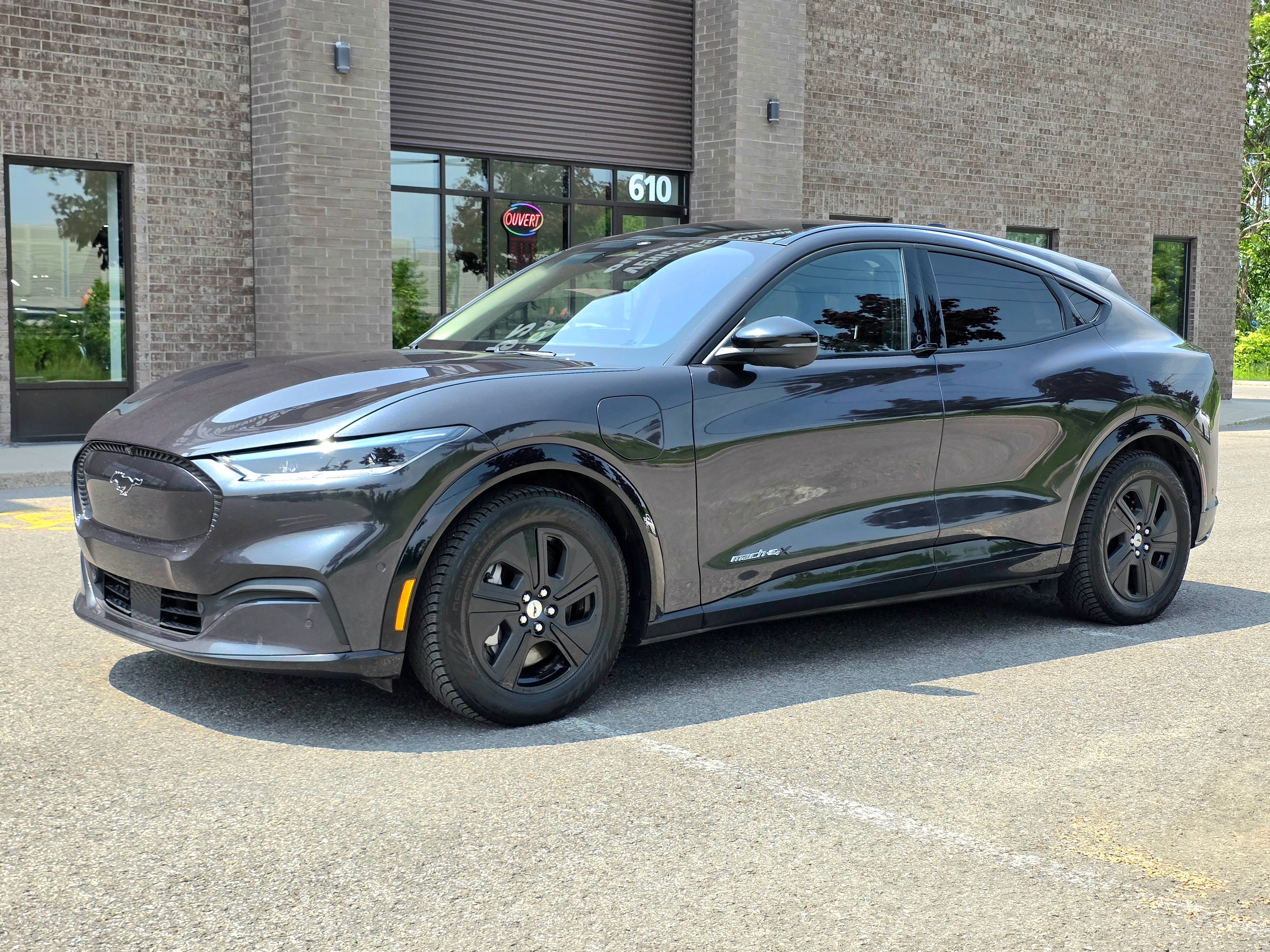 Ford Mustang Mach-E 2022 - Image 2