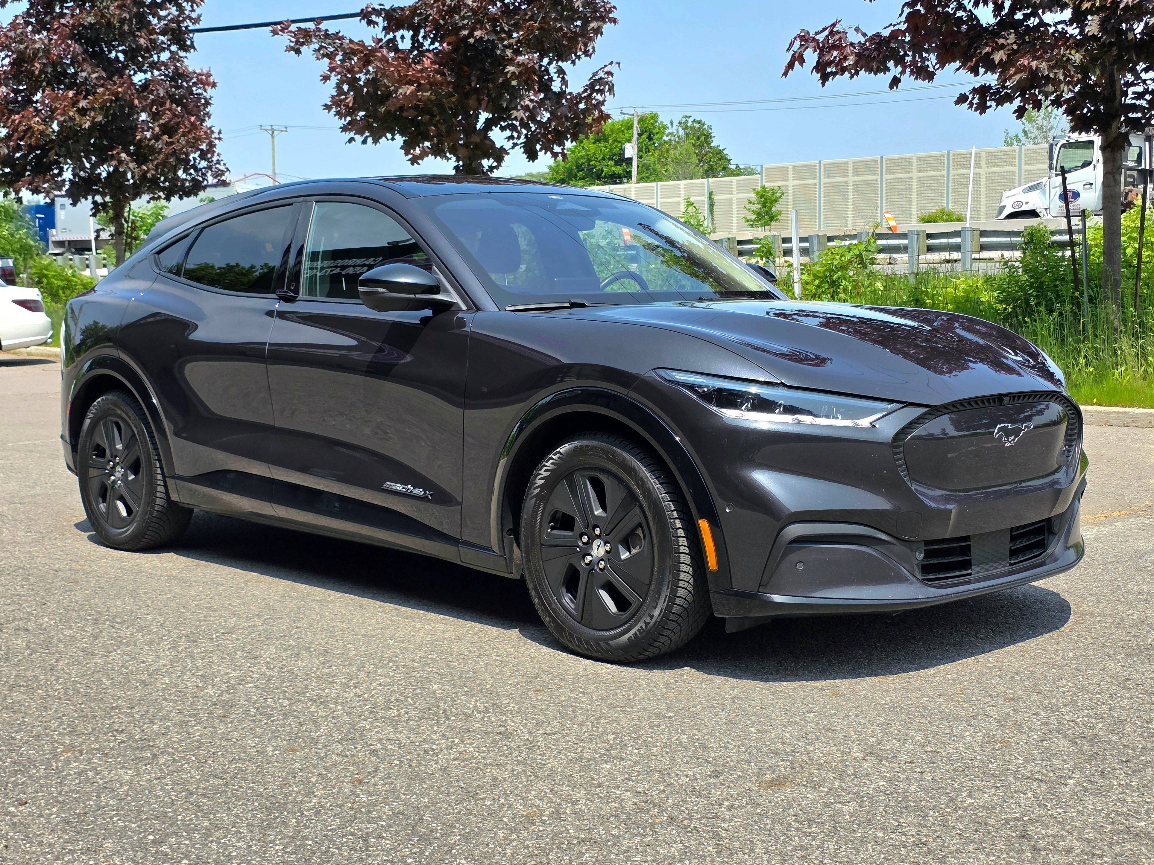 Ford Mustang Mach-E 2022 - Image 4