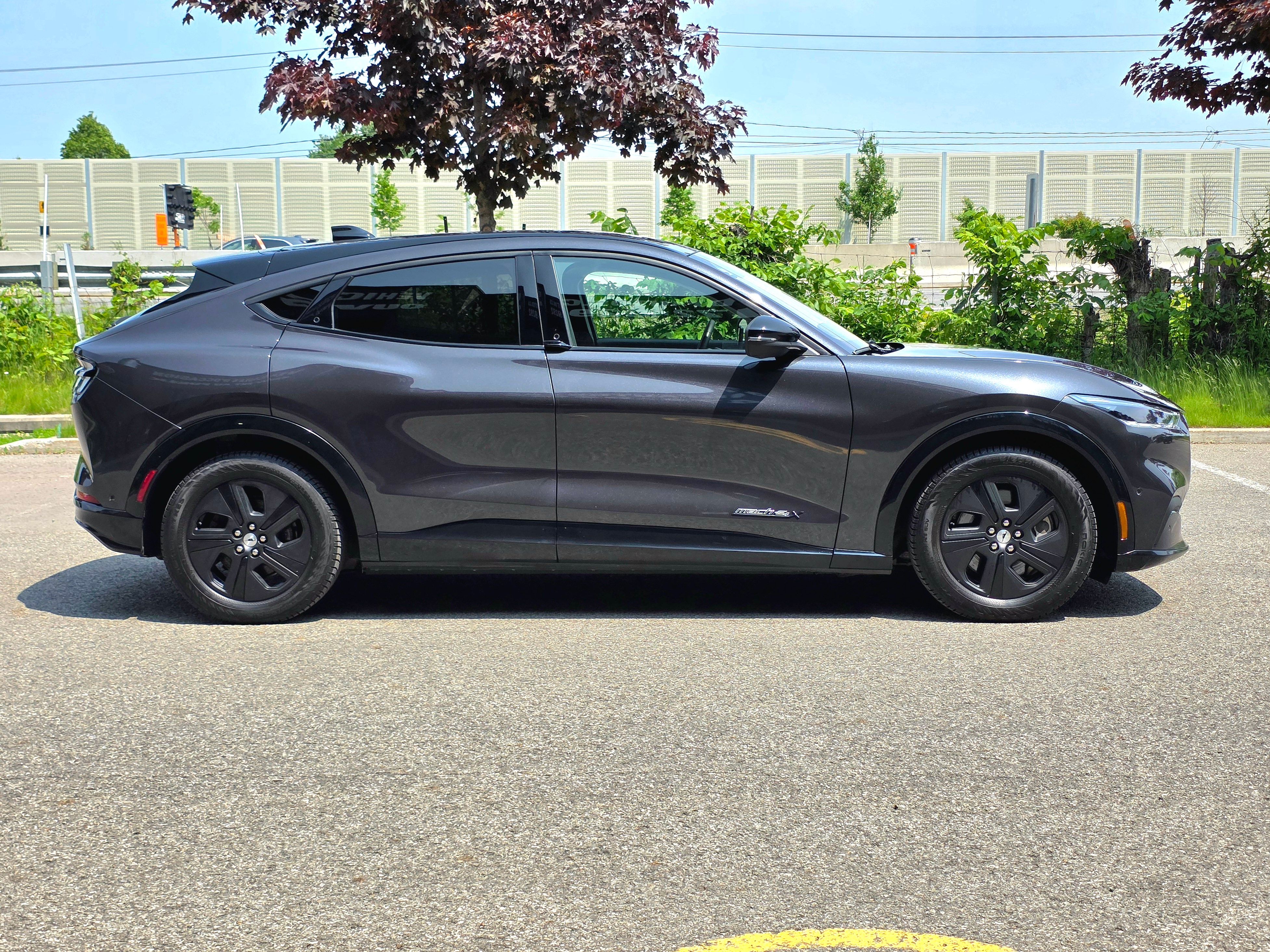 Ford Mustang Mach-E 2022 - Image 5