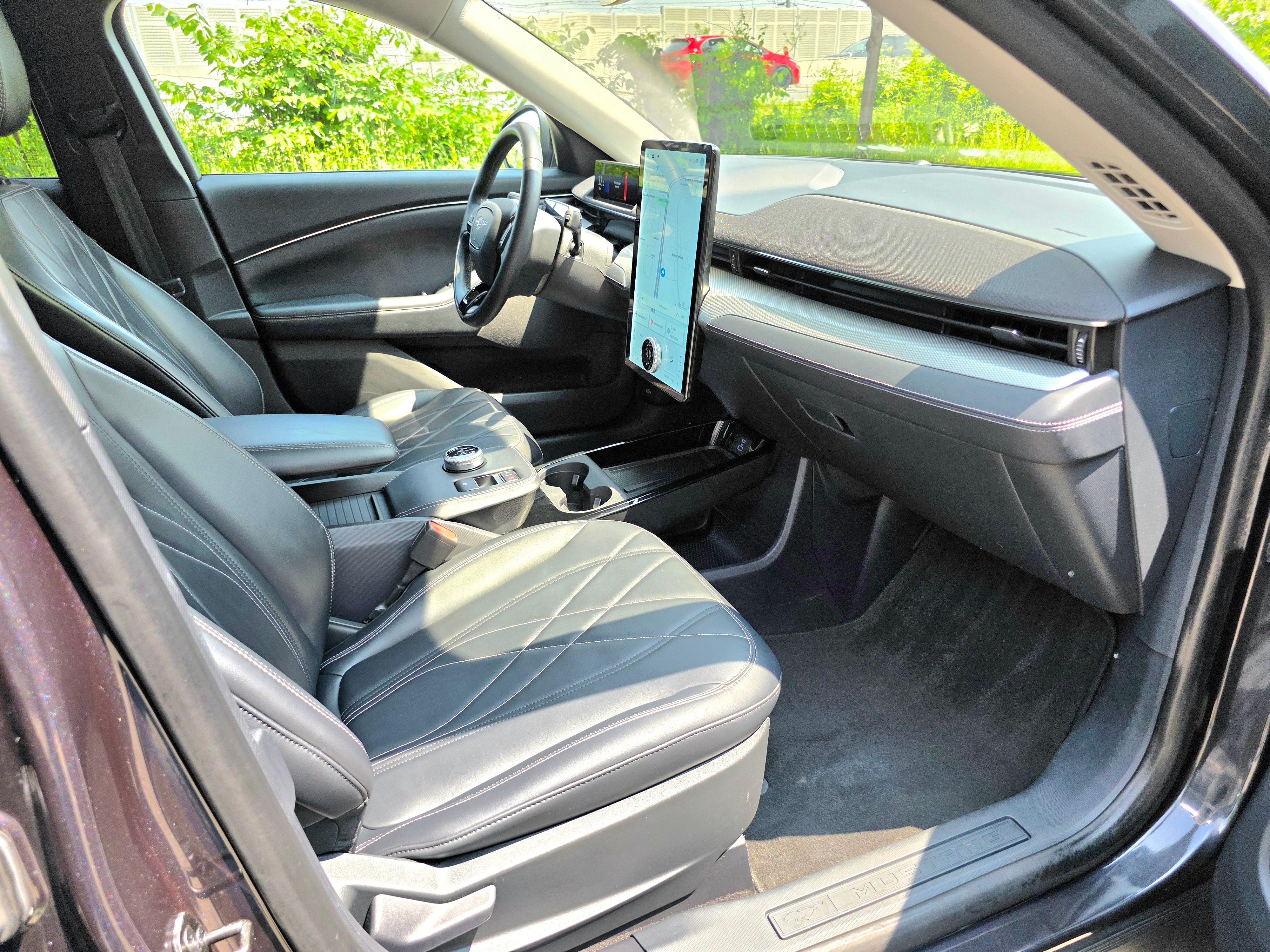 Ford Mustang Mach-E 2022 - Image 15