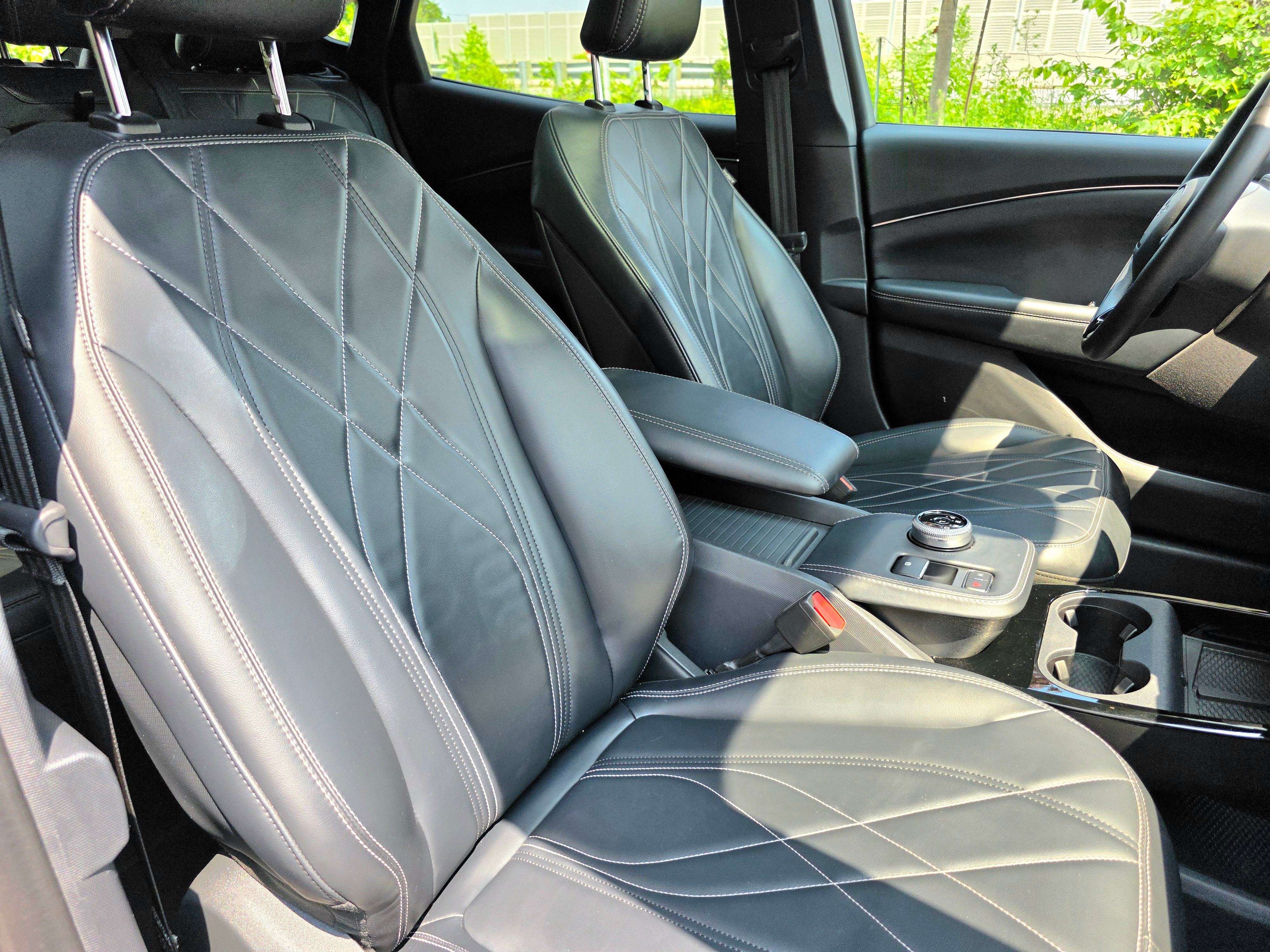 Ford Mustang Mach-E 2022 - Image 16