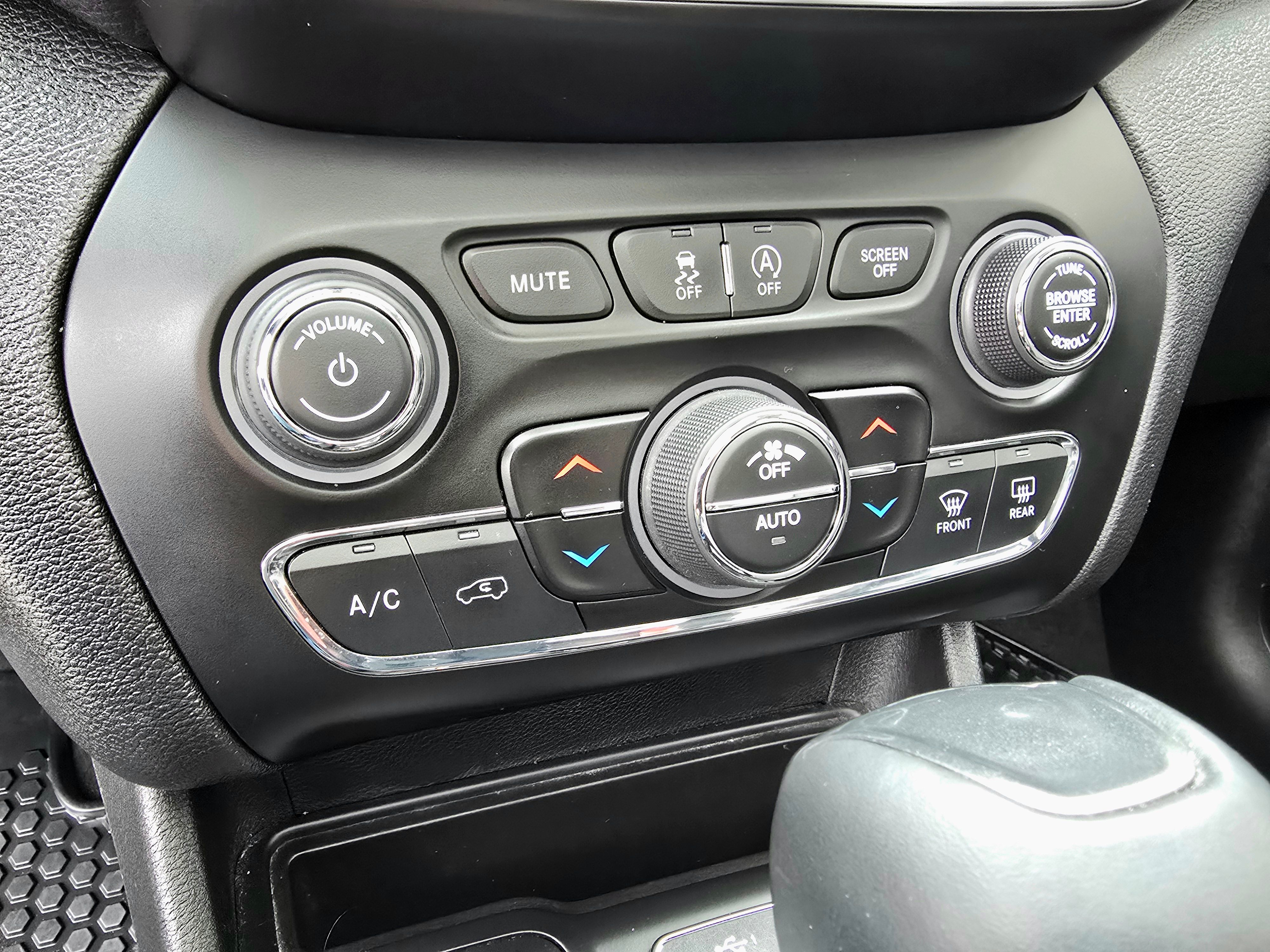 Jeep Cherokee 2021 - Image 24