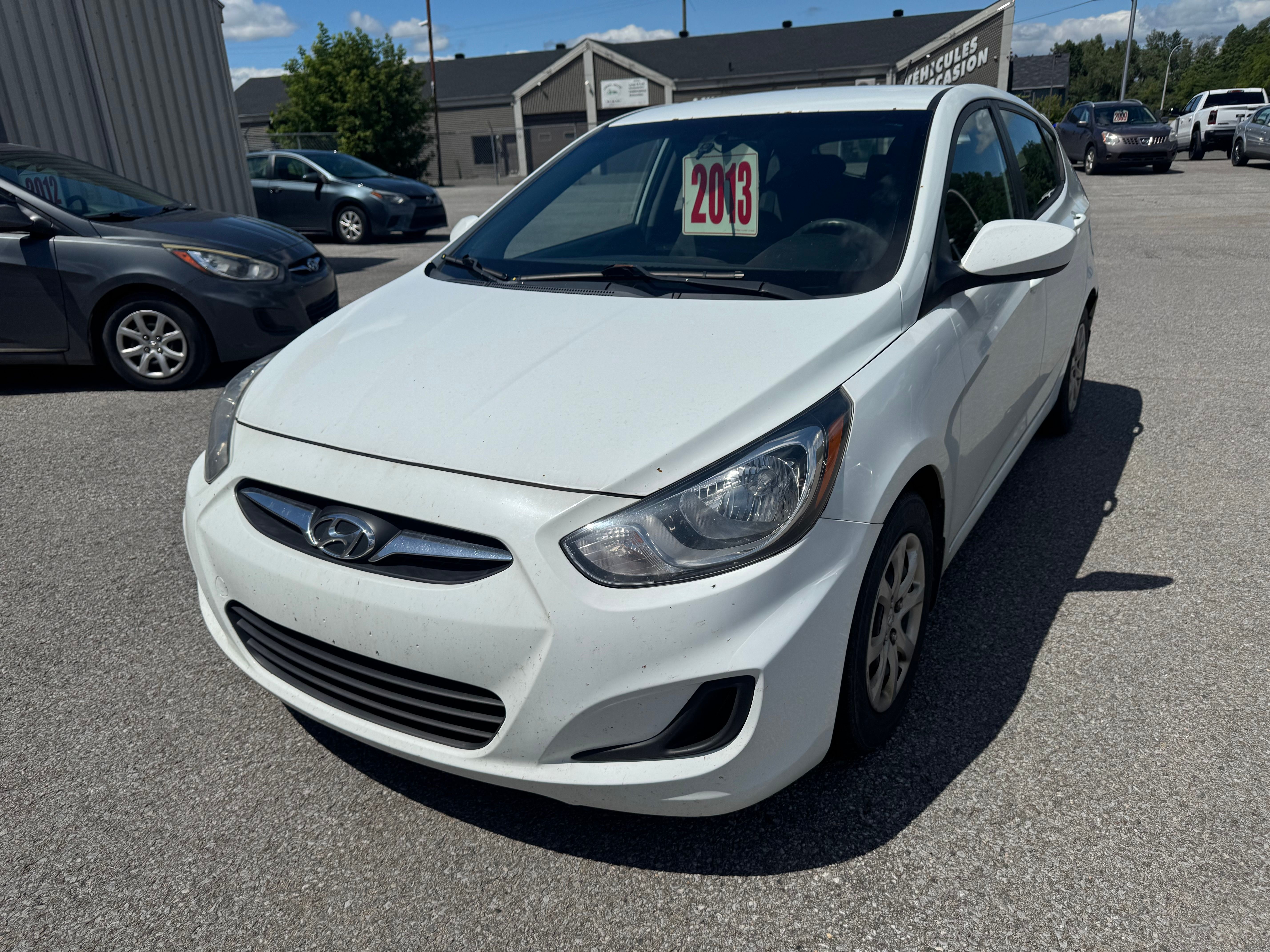 Hyundai Accent 2013 - Image 2