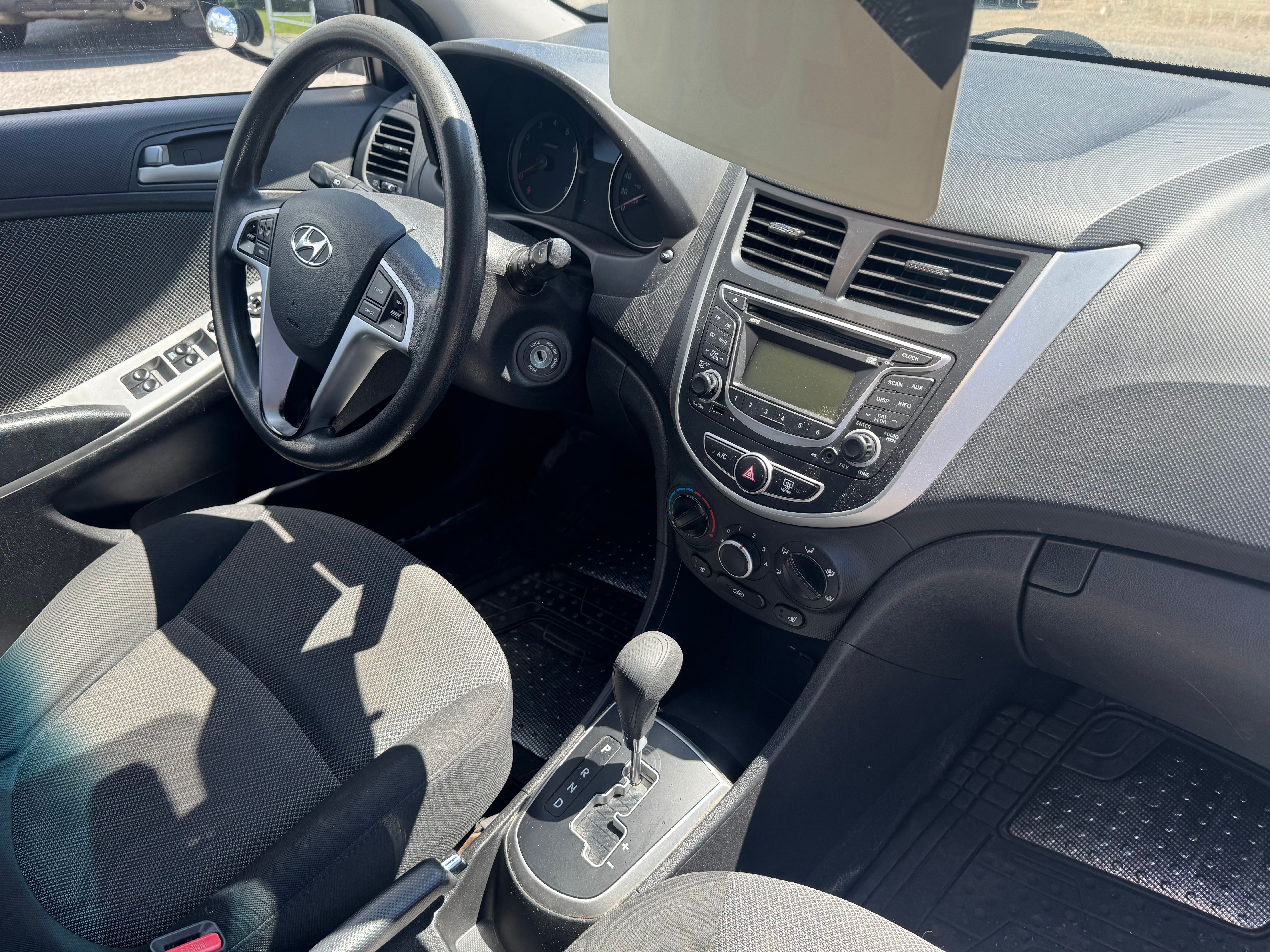 Hyundai Accent 2013 - Image 4