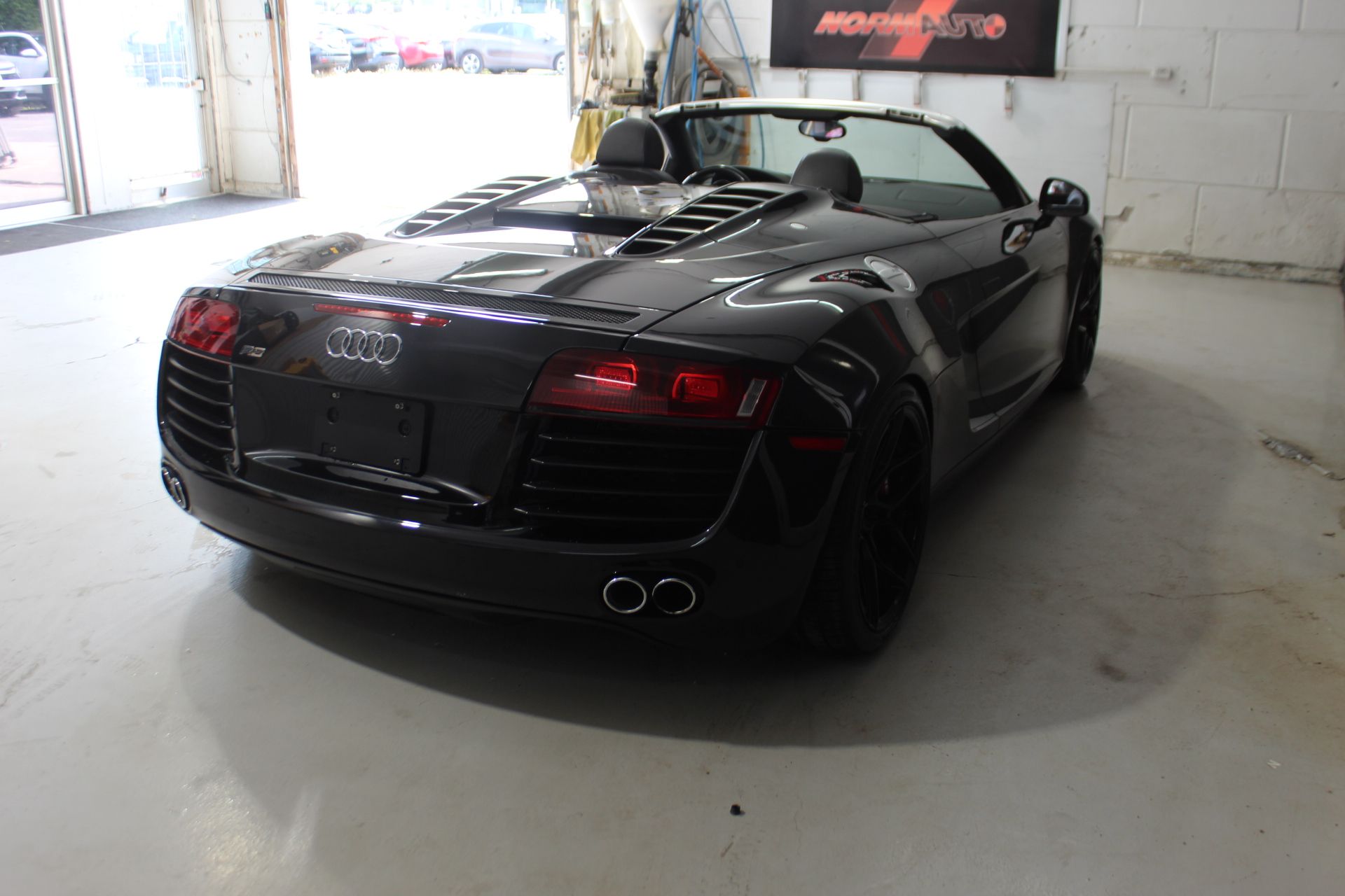Audi R8 2011 - Image 5