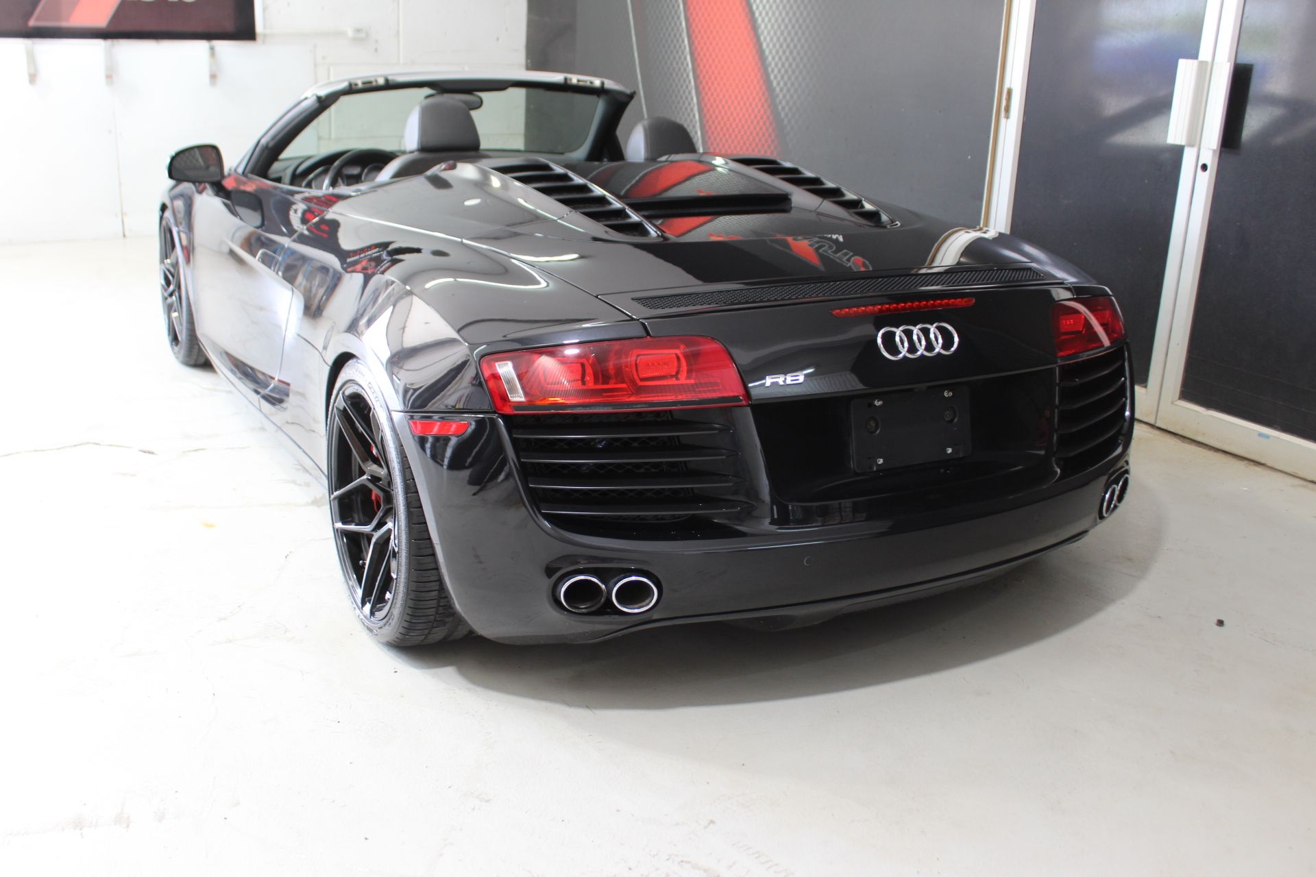 Audi R8 2011 - Image 7