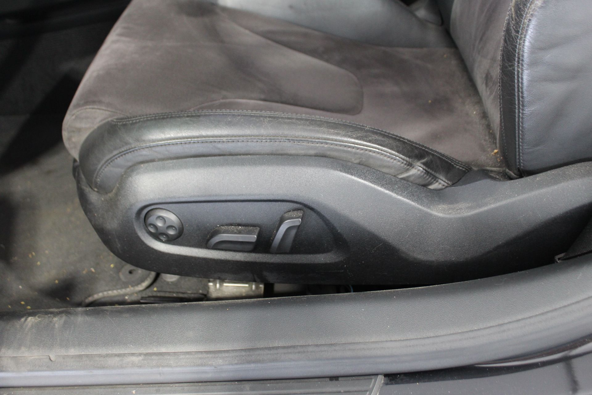 Audi R8 2011 - Image 10