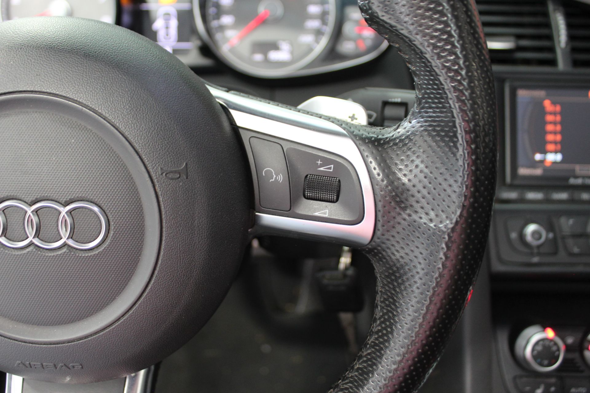 Audi R8 2011 - Image 14